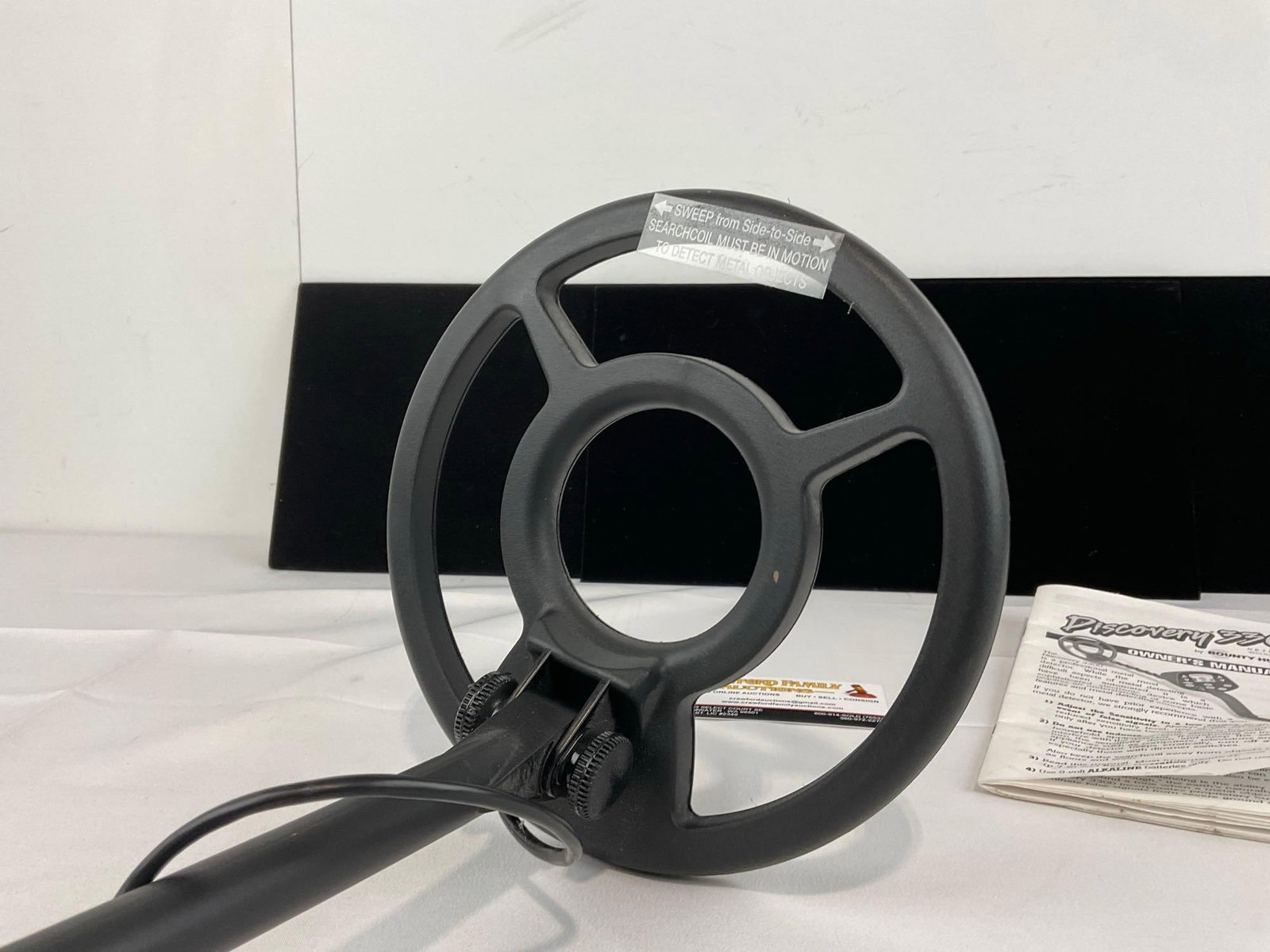 Discovery 3300 Metal Detector w/Super Scan by Bounty Hunter, breaks down to two pieces - 2