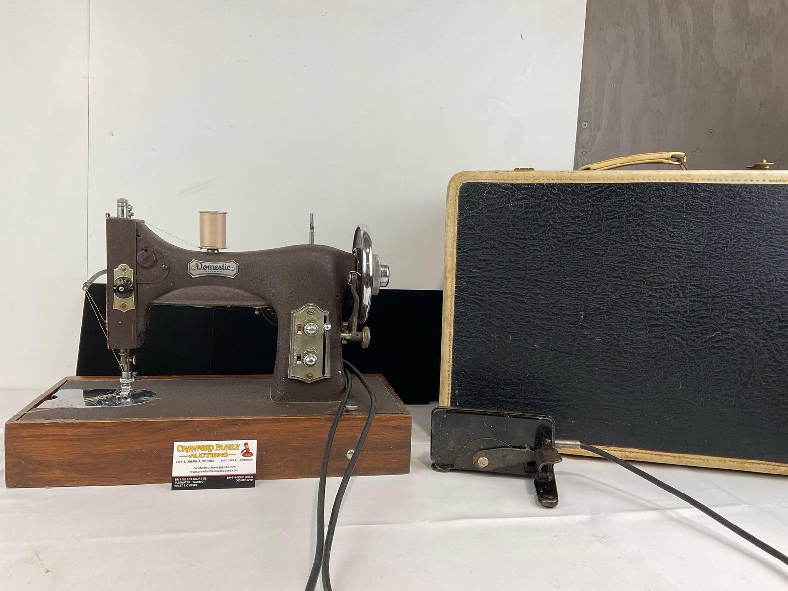 Vintage 1930s-40s Domestic Rotary Sewing Machine, model 153 w/Leather Case (1 of 10)