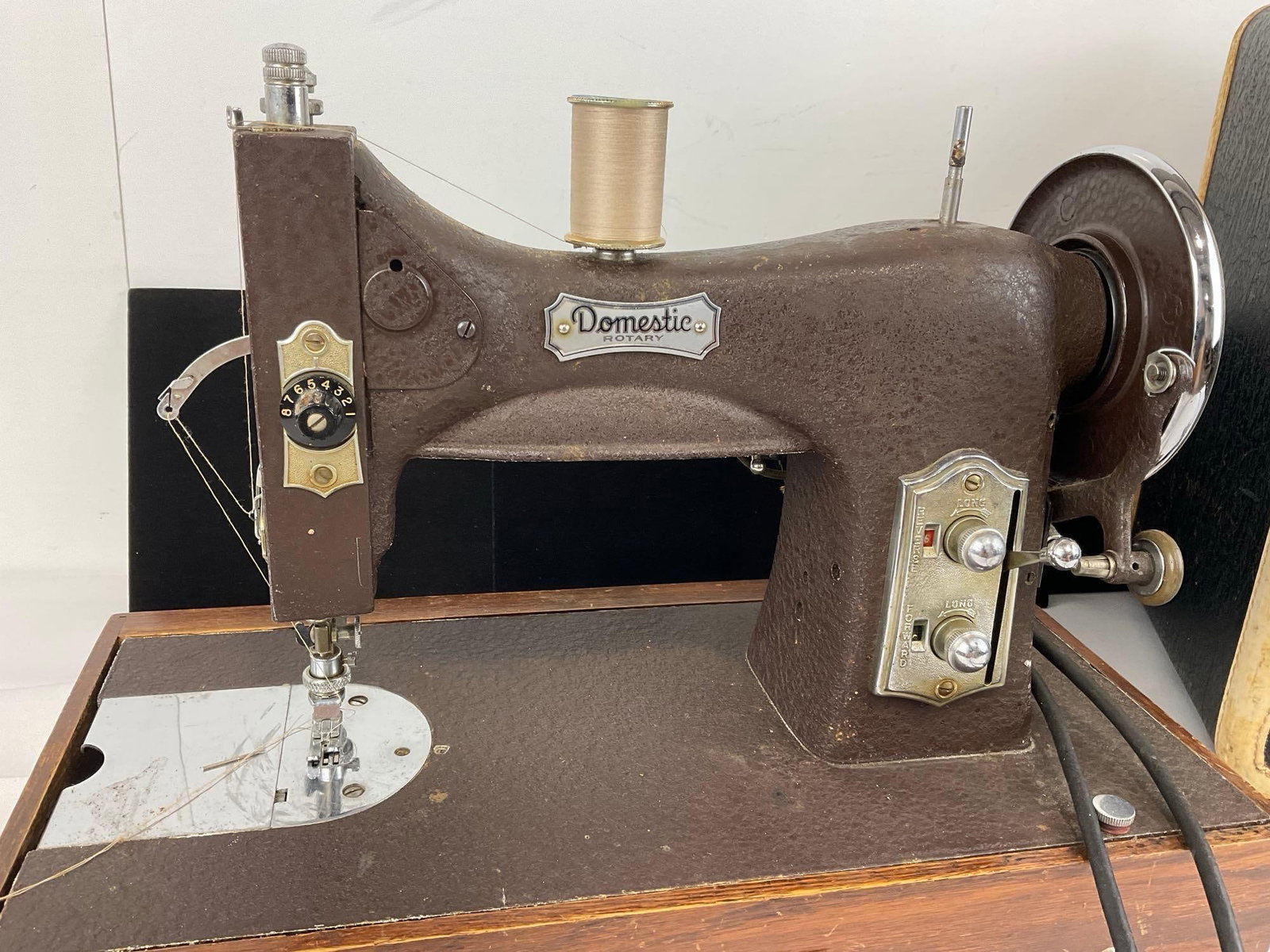 Vintage 1930s-40s Domestic Rotary Sewing Machine, model 153 w/Leather Case - 2