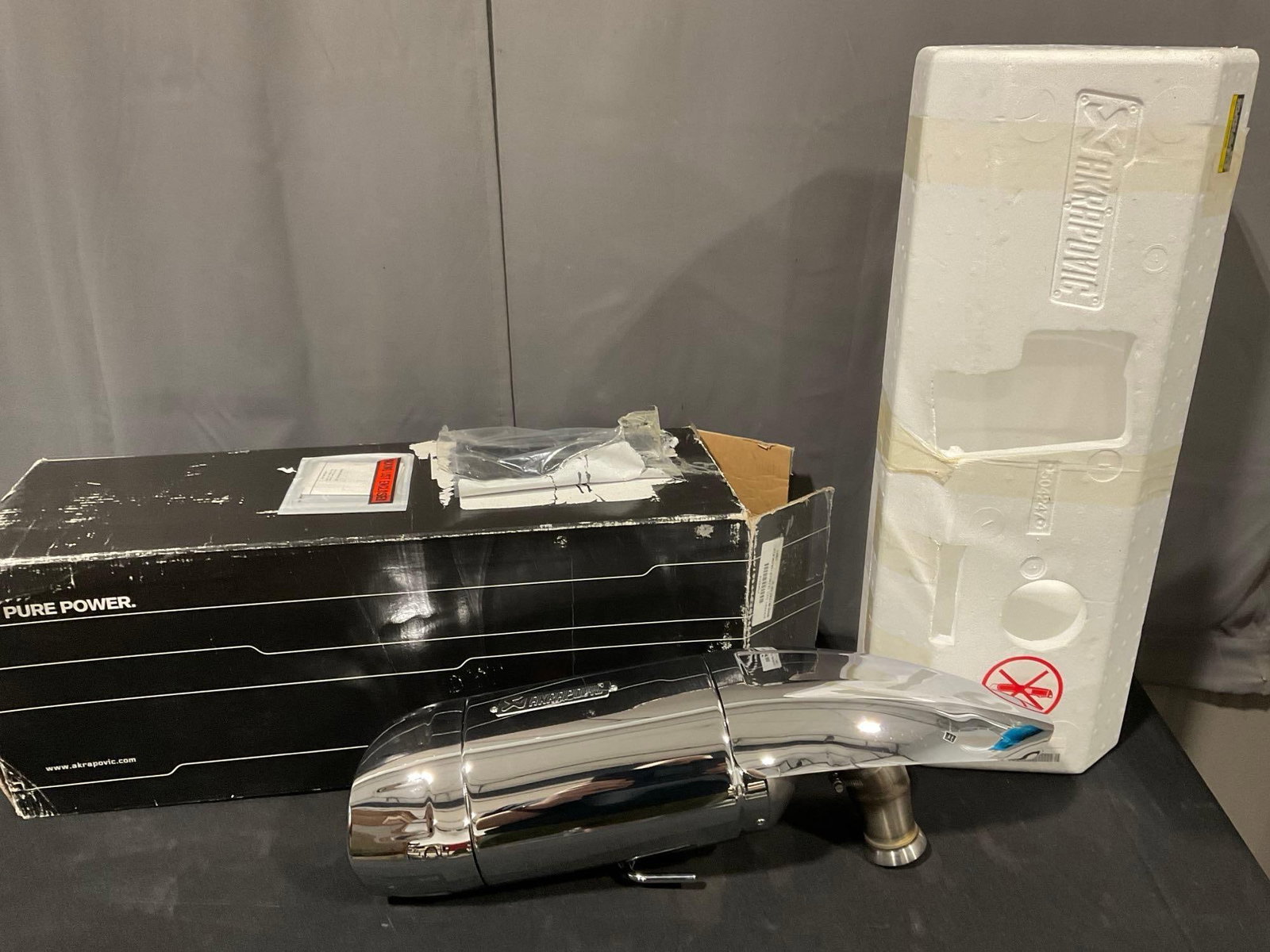 Akrapovic Can-Am Spyder F3 15 Chrome Straight Shot Silencer, made in Slovenia, LNIB: Appears to be in good shape, looks to be unused, the original box has some wear. The piece measures approx 11h x 28w x 11d inches. See pics. E-5600 *Oversized shipping may apply*
