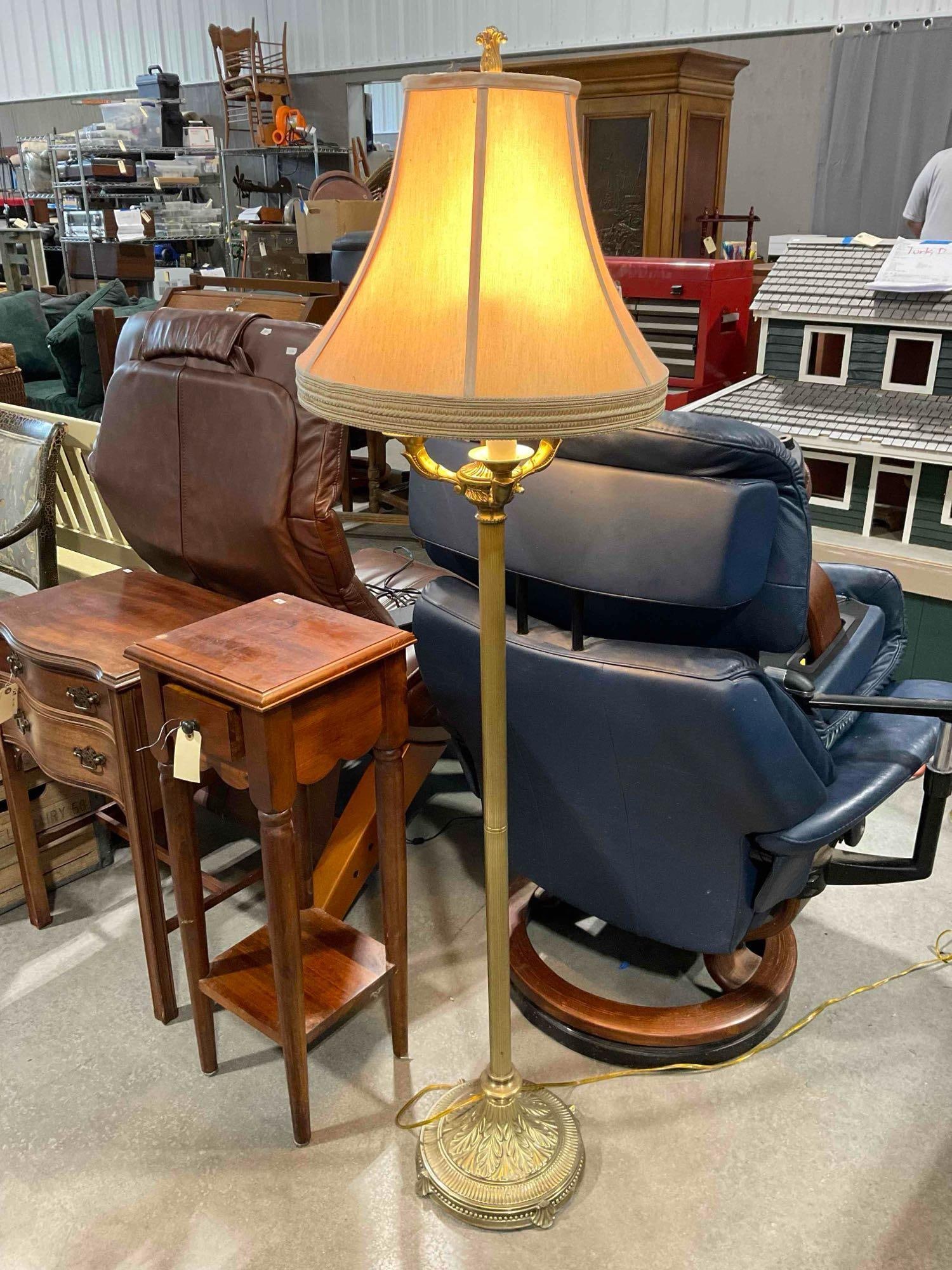 Vintage Brass Floor Lamp w/ 4 Lights & Cream Fabric Shade. Tested, Works. Good Condition.: Vintage Brass Floor Lamp w/ 4 Lights & Cream Fabric Shade. Tested, Works. Good Condition. Minor wear indicative of age and use, otherwise looks to be in good condition. Measures 15" x 15" x 62"