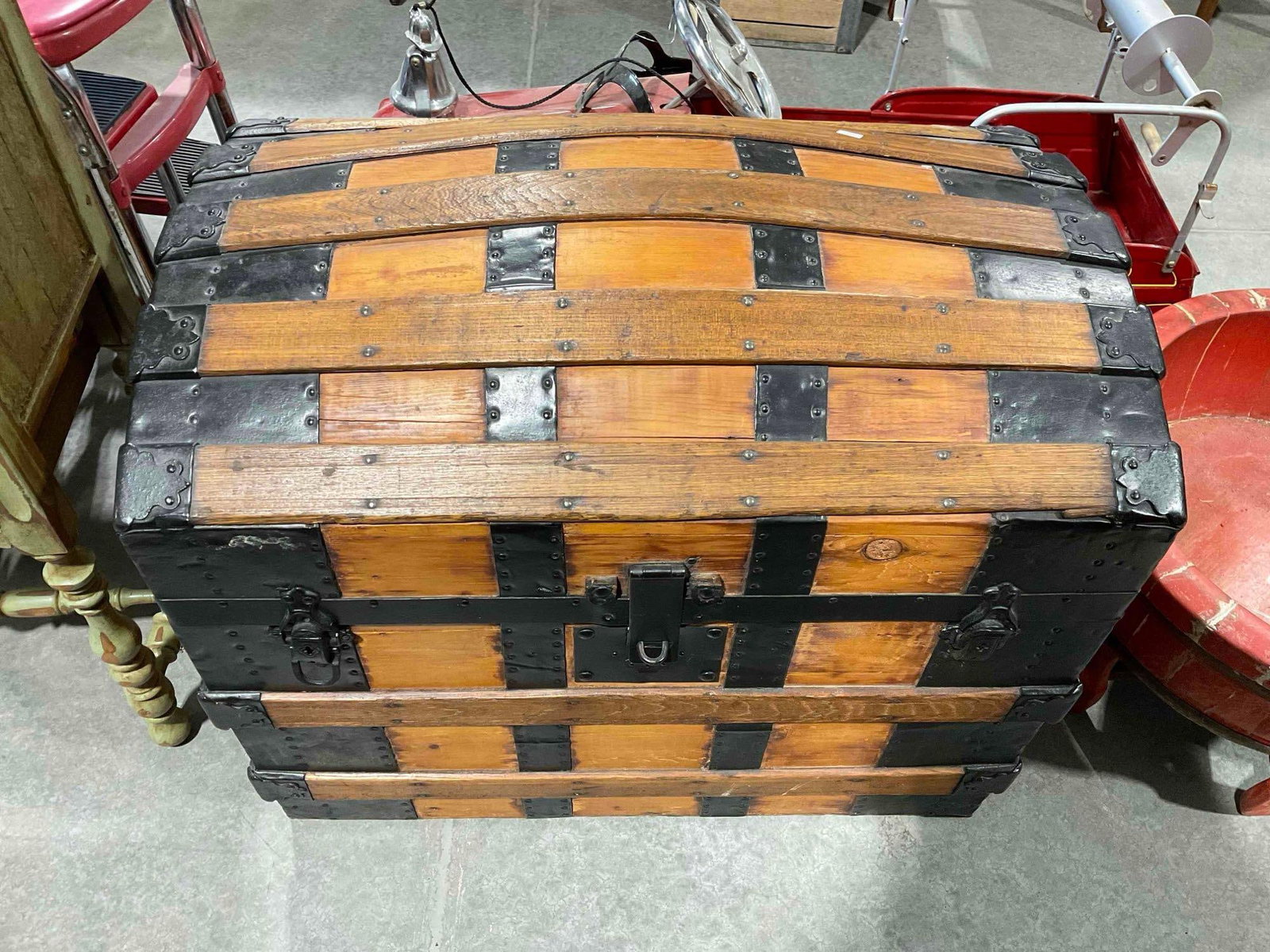 Antique? American Dome Top Pine & Oak Wood & Metal Blanket Chest. Good Condition. See pics. (1 of 5)