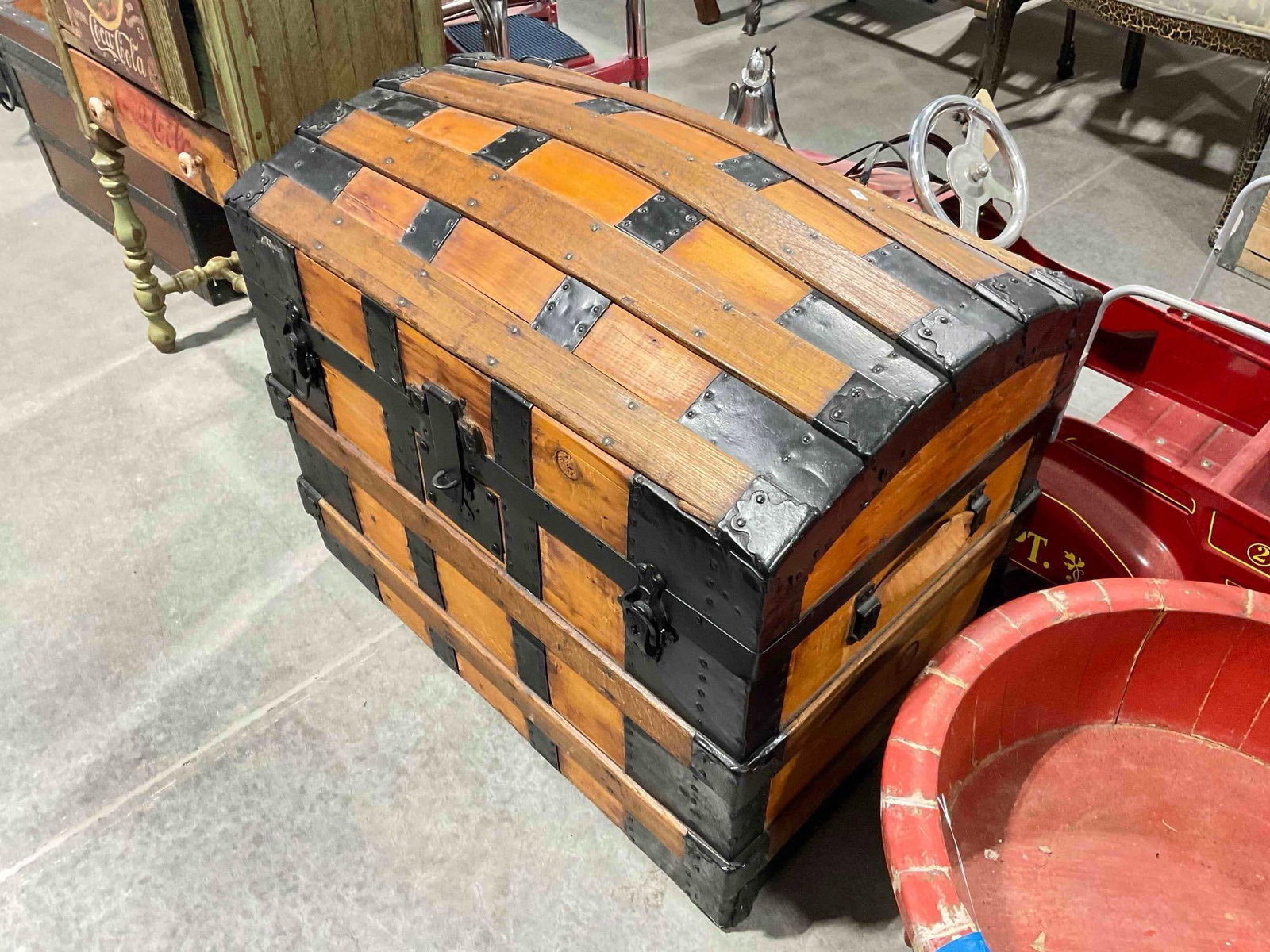Antique? American Dome Top Pine & Oak Wood & Metal Blanket Chest. Good Condition. See pics. - 2