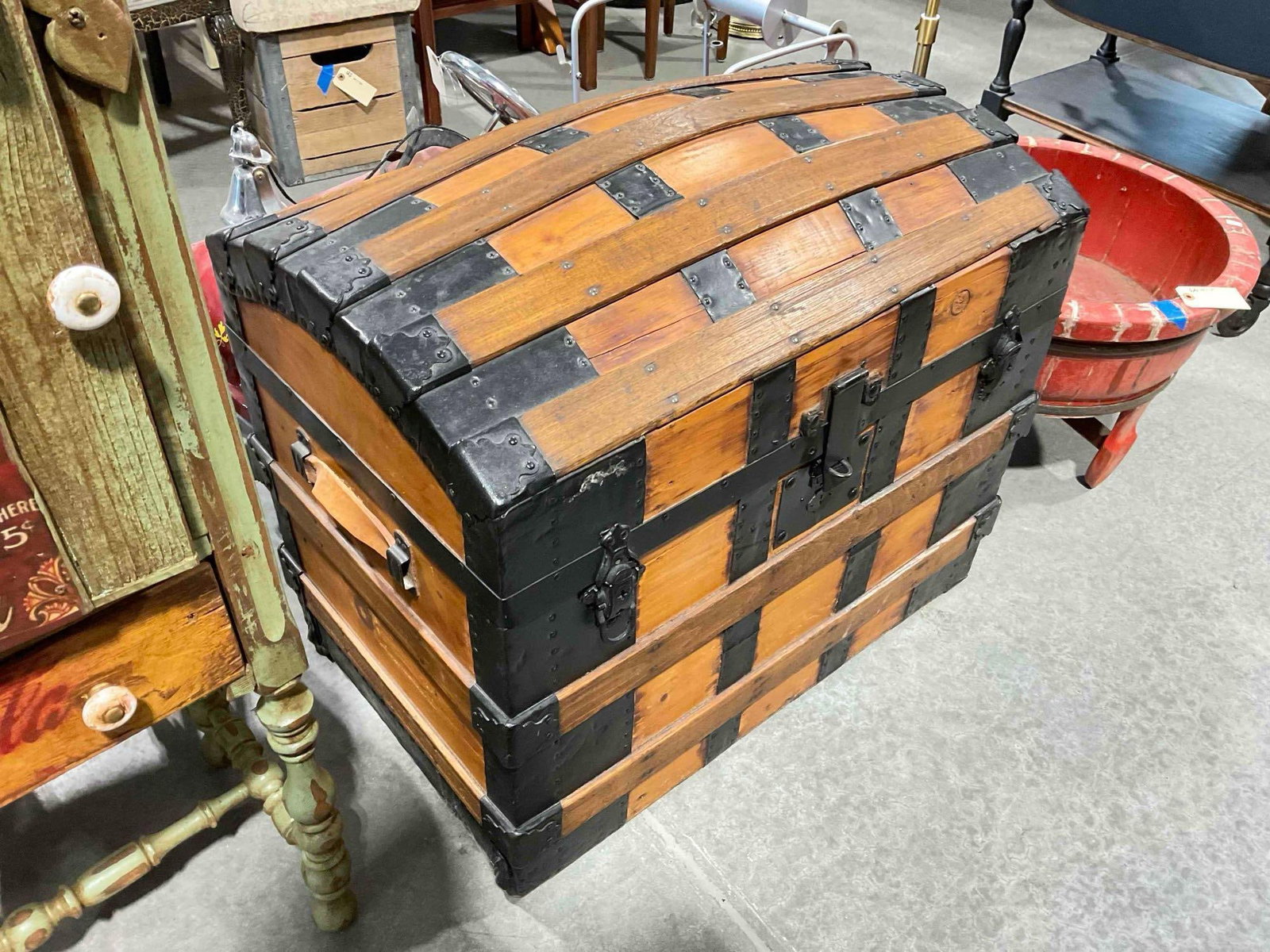 Antique? American Dome Top Pine & Oak Wood & Metal Blanket Chest. Good Condition. See pics. - 3