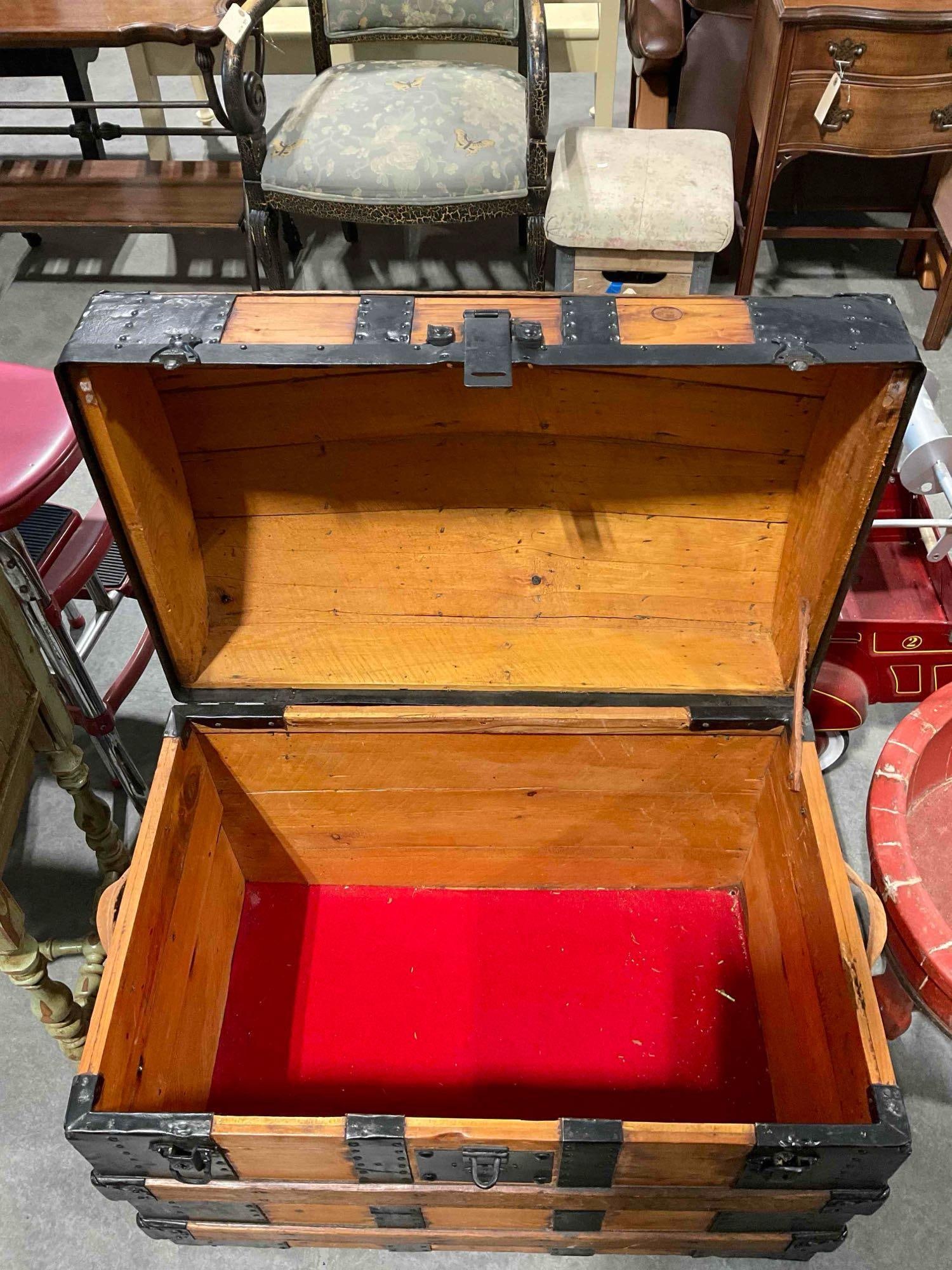 Antique? American Dome Top Pine & Oak Wood & Metal Blanket Chest. Good Condition. See pics. - 4