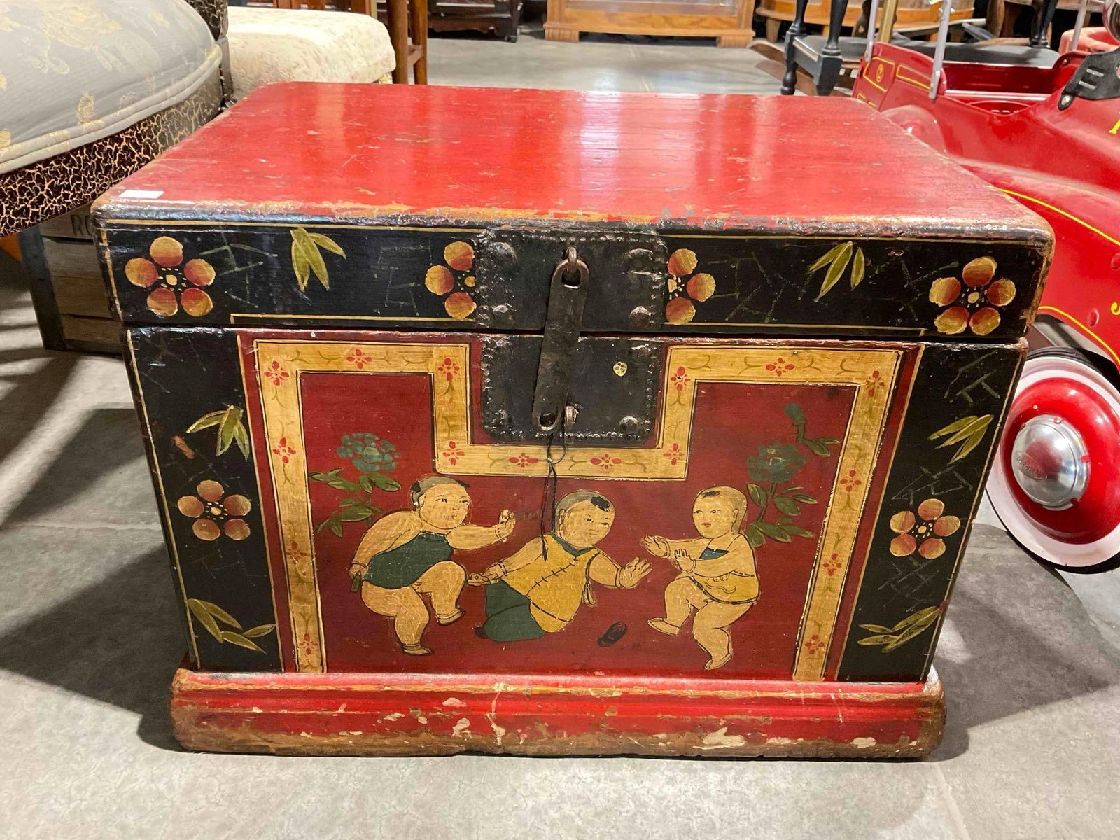 Vintage Red & Black Painted Asian Style Storage Chest w/ Dancing Children Motif. Good Cond.: Vintage Red & Black Painted Asian Style Storage Chest w/ Dancing Children Motif. Could be Chinese or Tibetan? Has wear indicative of age and use, otherwise looks to be in good condition. Includes 