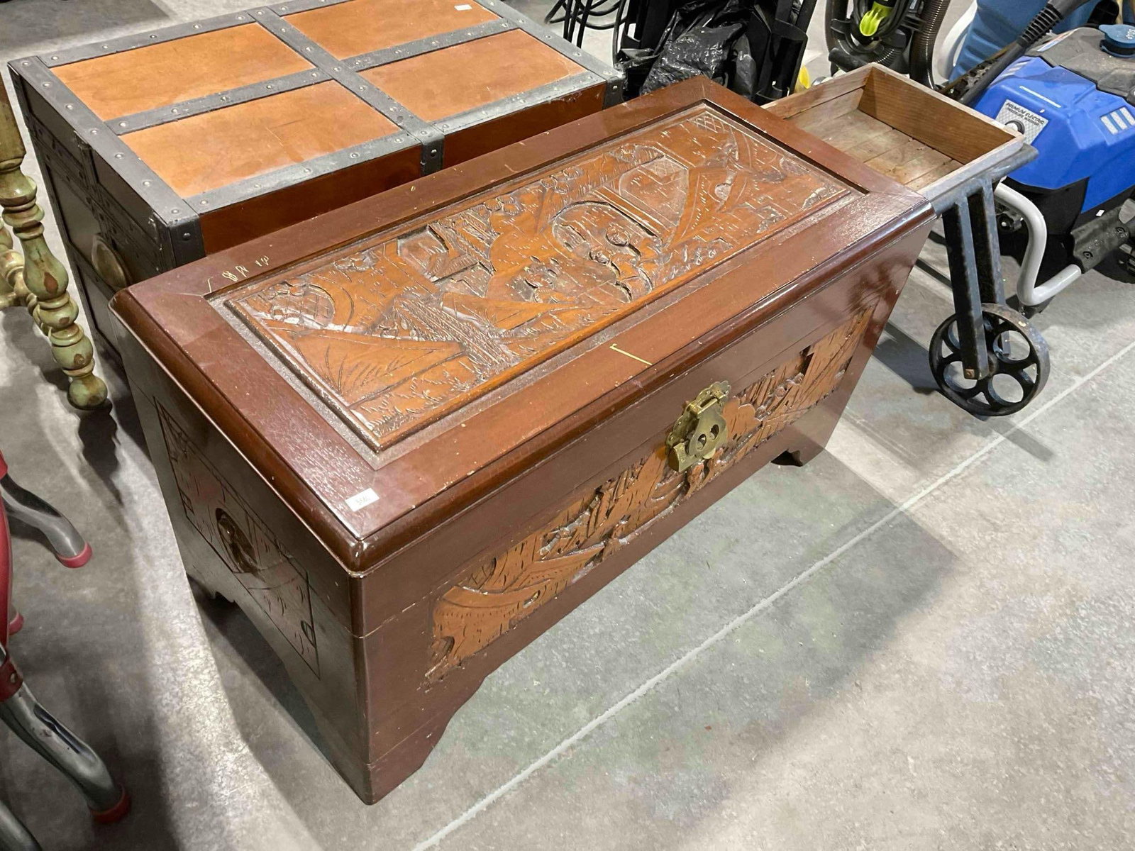 Vintage Asian Style Carved Wood Camphor Lined? Blanket Chest. Good Condition. See pics. - 2
