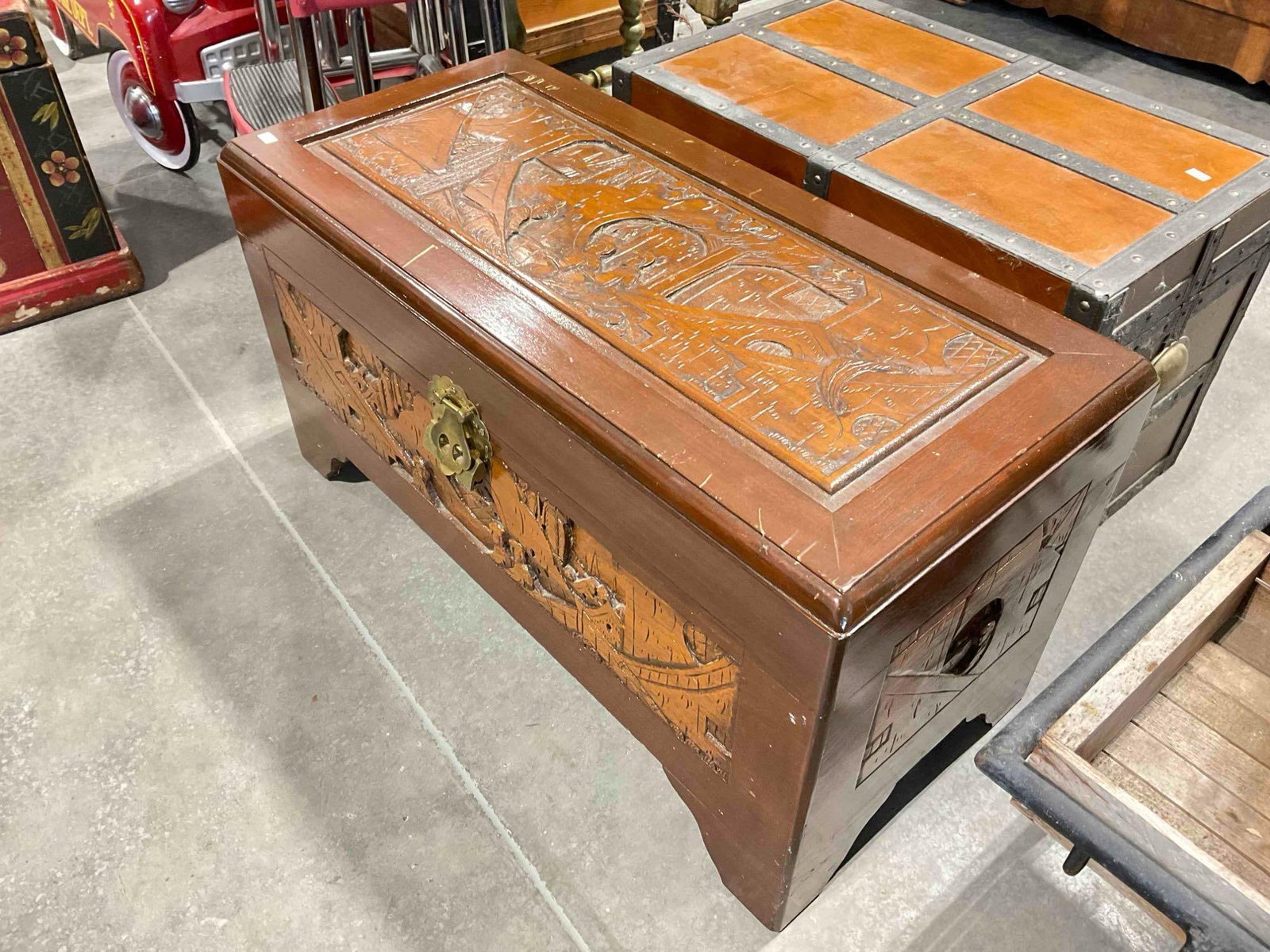 Vintage Asian Style Carved Wood Camphor Lined? Blanket Chest. Good Condition. See pics. - 3