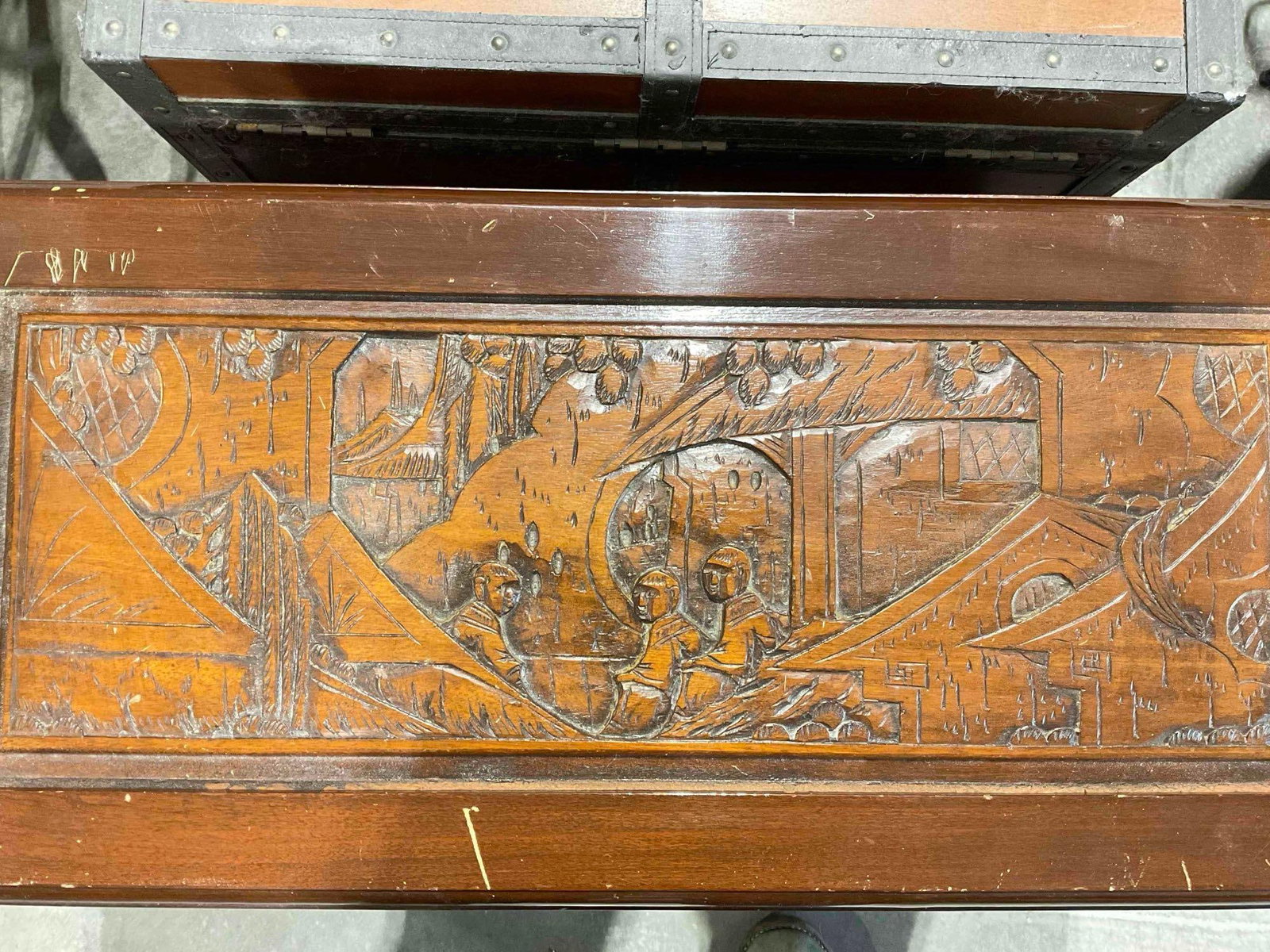 Vintage Asian Style Carved Wood Camphor Lined? Blanket Chest. Good Condition. See pics. - 4