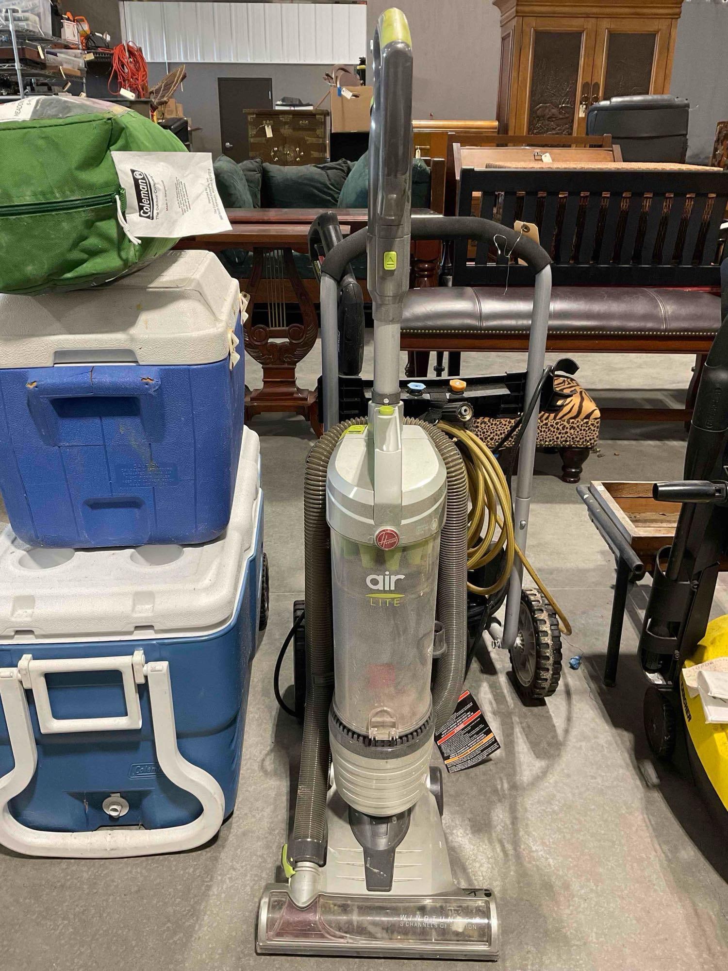 Hoover Air Lite Wind Bagless Wind Tunnel Vacuum Cleaner Model UH72460. Tested, Works. (1 of 4)