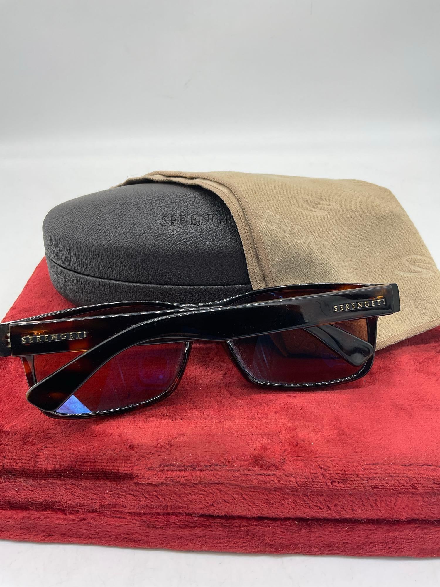Vintage Pair of High end Men's Serengeti fontana 7408 Sunglasses in OG case Nice conditon - 2