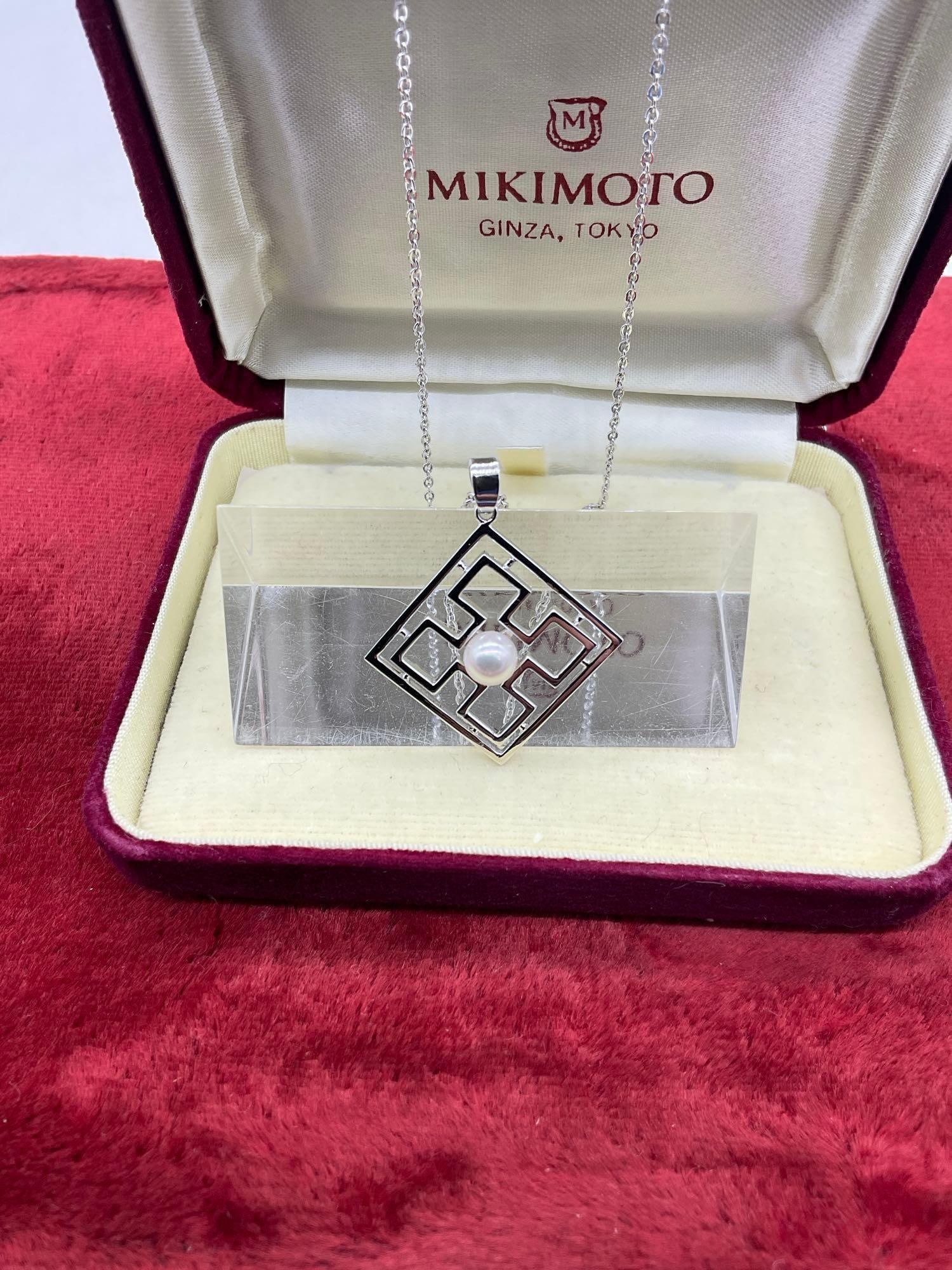 Mikimoto 17" necklace w/ single pearl set in a rectangular pendant Comes in OG Box - 2