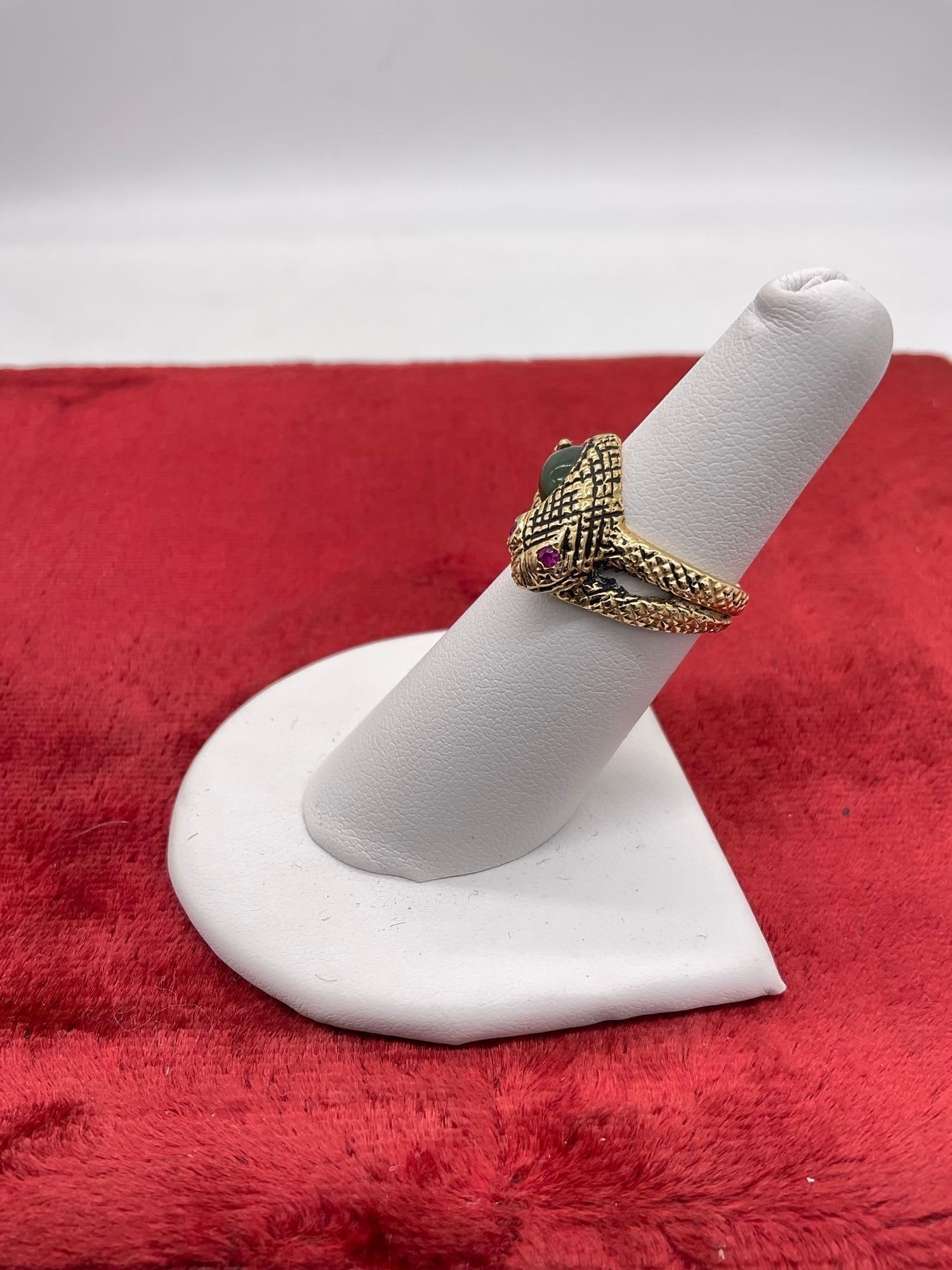 14K gold Womens ring featuring a cobra Snake design w/ oval Jade center stone and Ruby eyes sz 6 - 4
