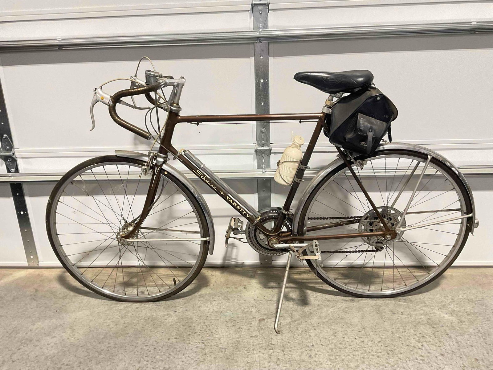 Vintage Schwinn Varsity Single Speed Brown Bike w/ 27" Wheels. Fair Condition. See pics.: Vintage Schwinn Varsity Single Speed Brown Bike w/ 27" Wheels. Fair Condition. Has rust and wear indicative of use and age, wheels are flat, otherwise looks to be in fair condition. Includes water bot