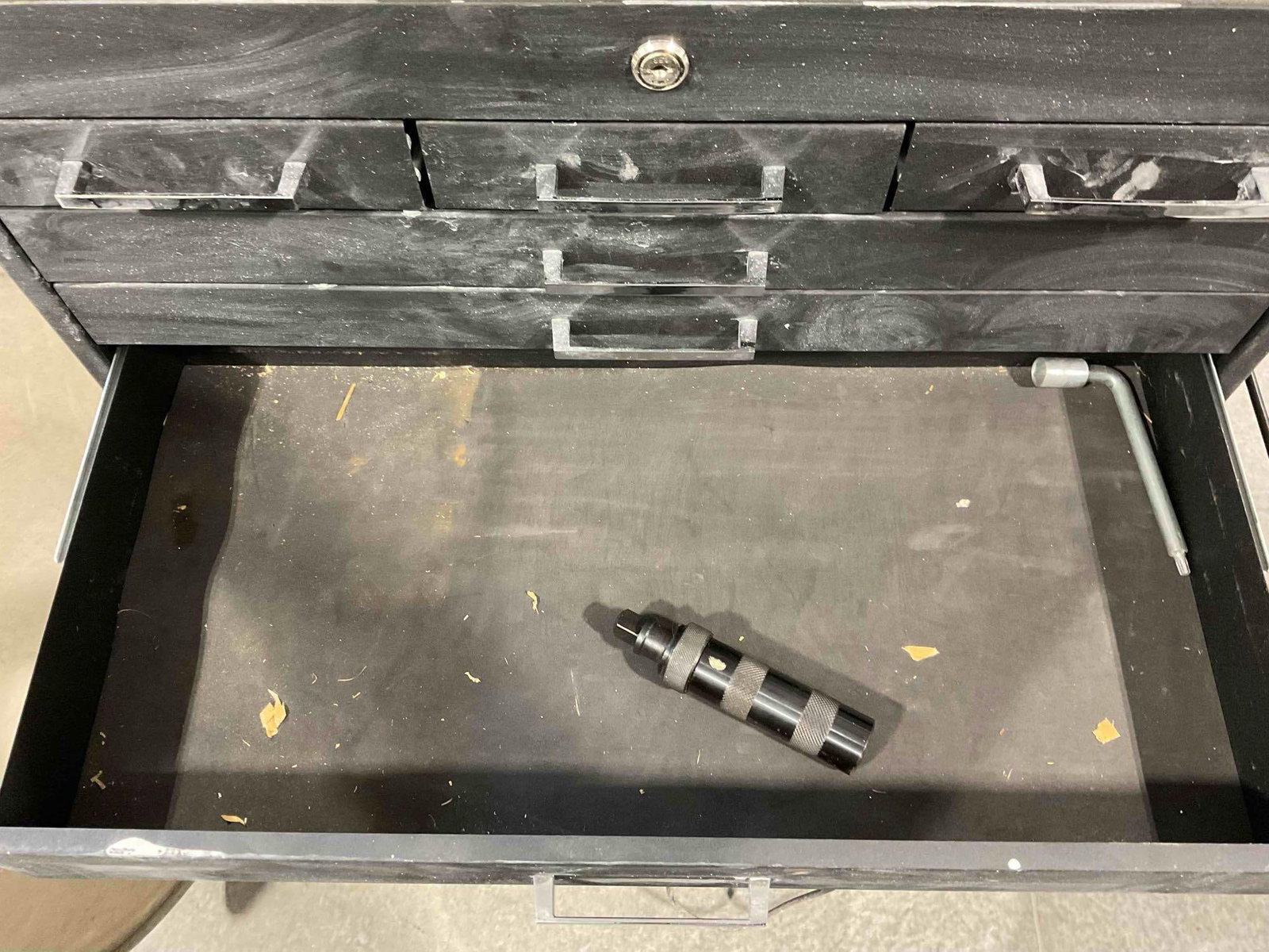 Storehouse Black Metal Rolling Tool Chest w/ 11 Drawers & Uncounted Tool Assortment. See pics. - 6