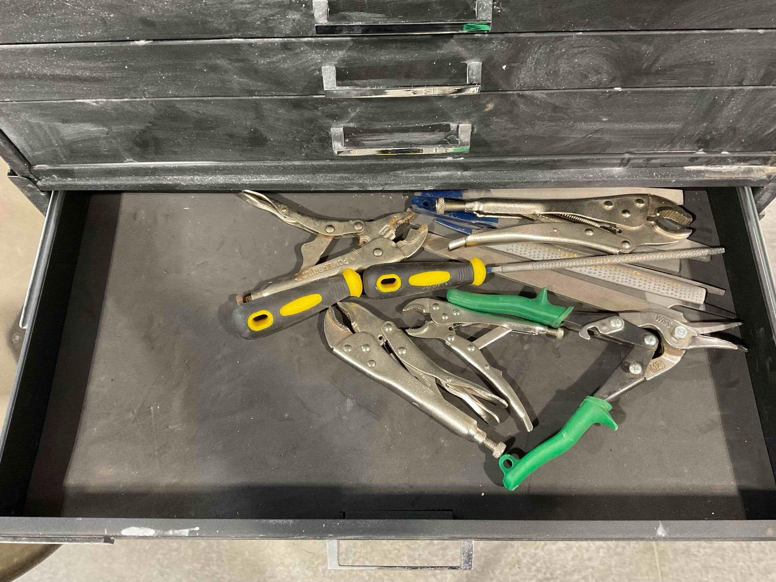 Storehouse Black Metal Rolling Tool Chest w/ 11 Drawers & Uncounted Tool Assortment. See pics. - 7