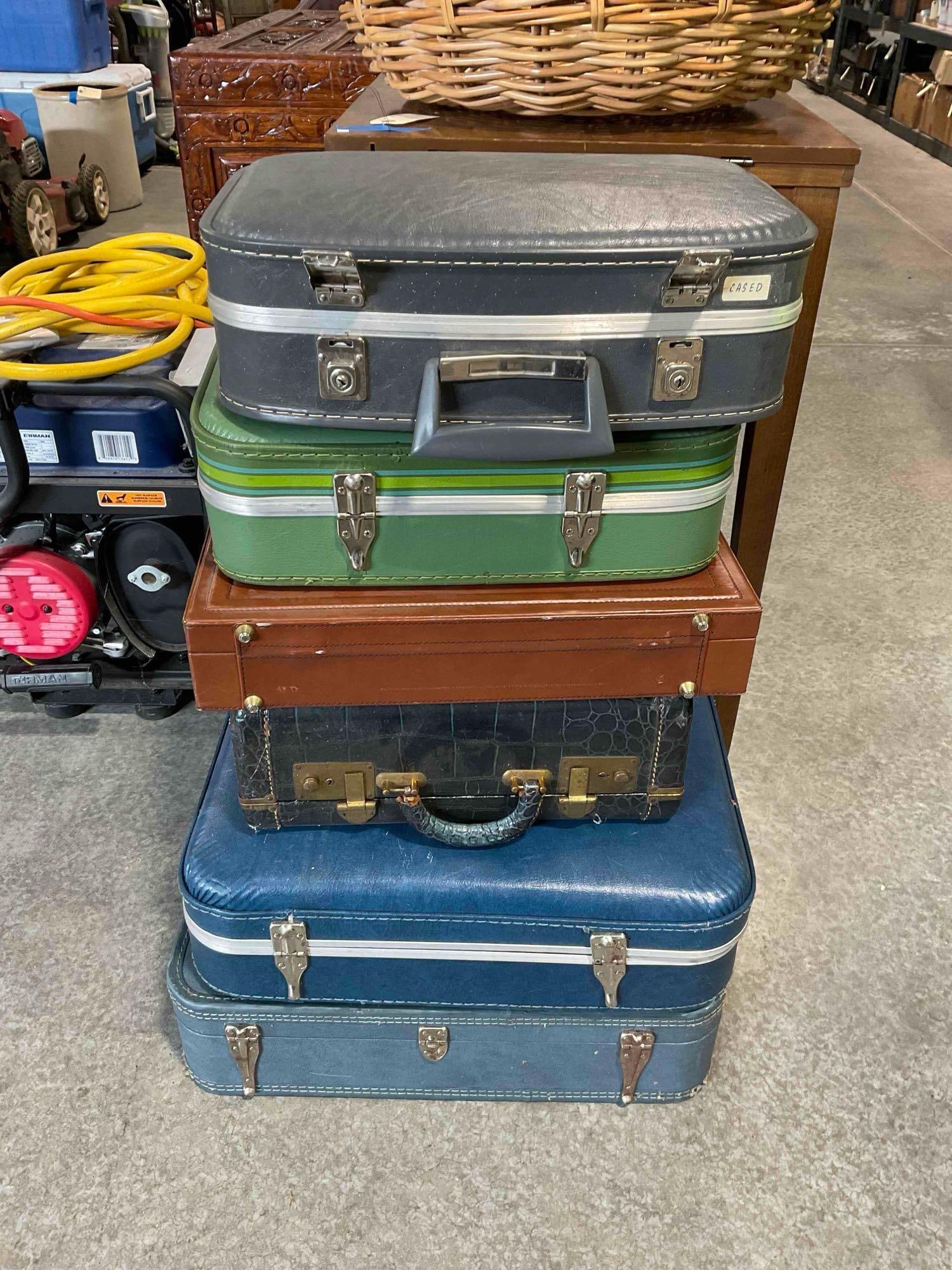 6 pcs Vintage Largely Vinyl Suitcases, Many Different Brands incl. Monarch & Much More! See pics. (1 of 13)