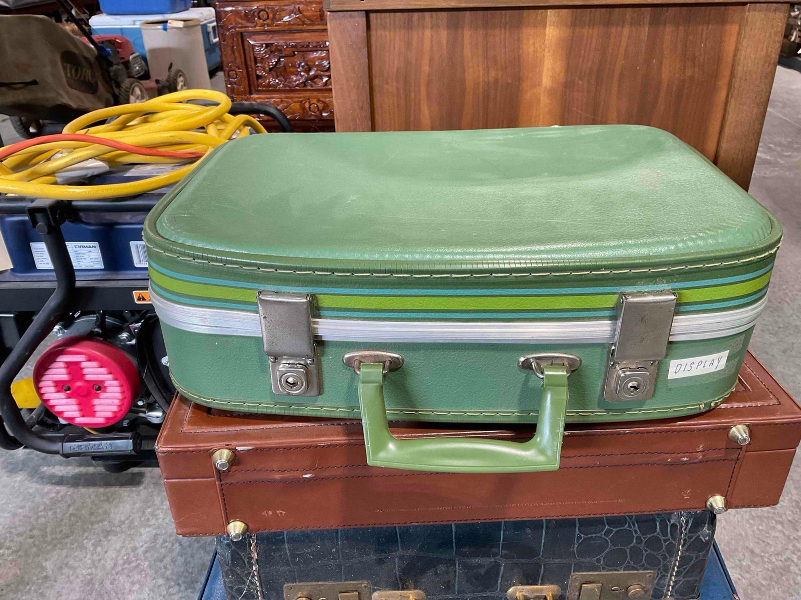 6 pcs Vintage Largely Vinyl Suitcases, Many Different Brands incl. Monarch & Much More! See pics. - 2
