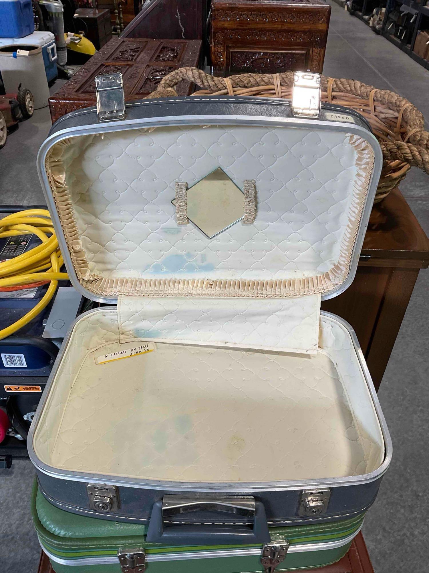 6 pcs Vintage Largely Vinyl Suitcases, Many Different Brands incl. Monarch & Much More! See pics. - 3