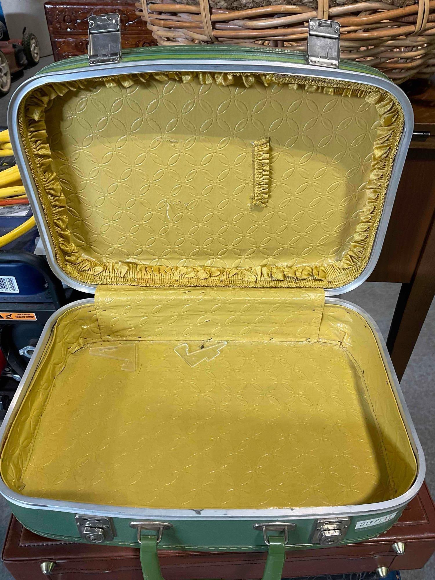 6 pcs Vintage Largely Vinyl Suitcases, Many Different Brands incl. Monarch & Much More! See pics. - 4