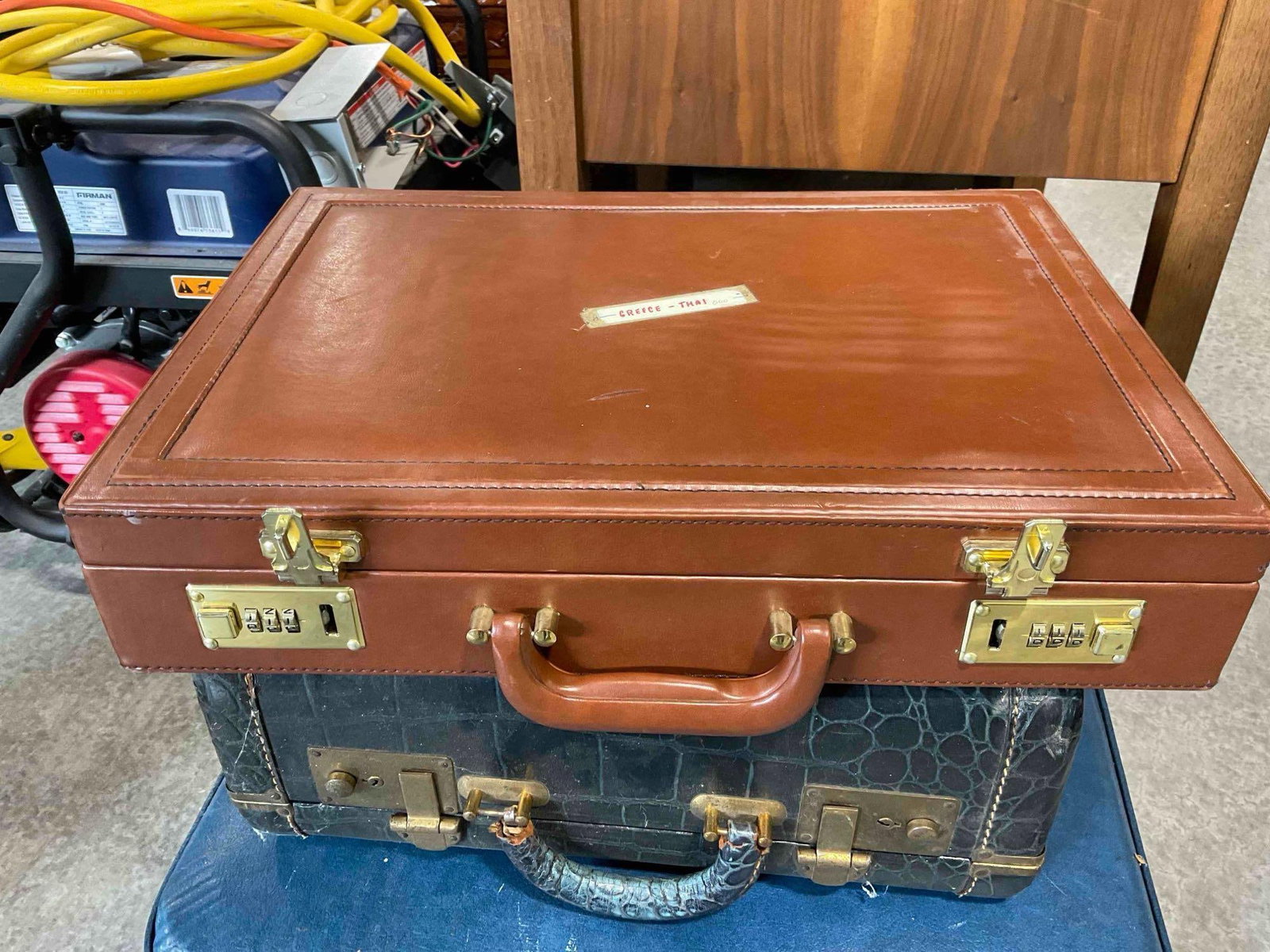6 pcs Vintage Largely Vinyl Suitcases, Many Different Brands incl. Monarch & Much More! See pics. - 6