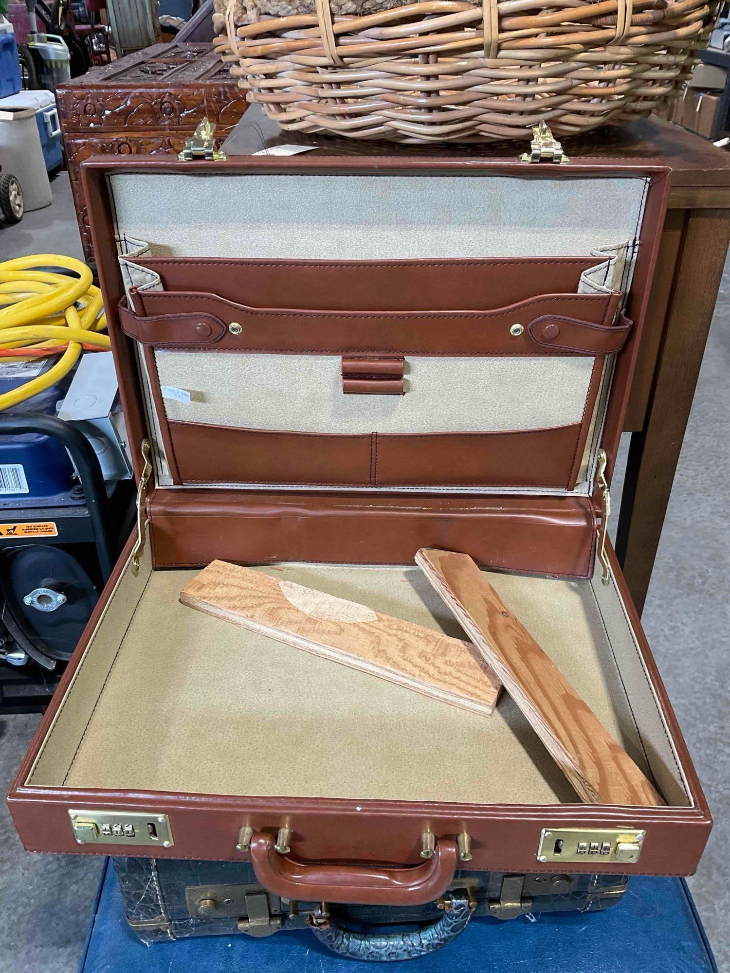 6 pcs Vintage Largely Vinyl Suitcases, Many Different Brands incl. Monarch & Much More! See pics. - 7