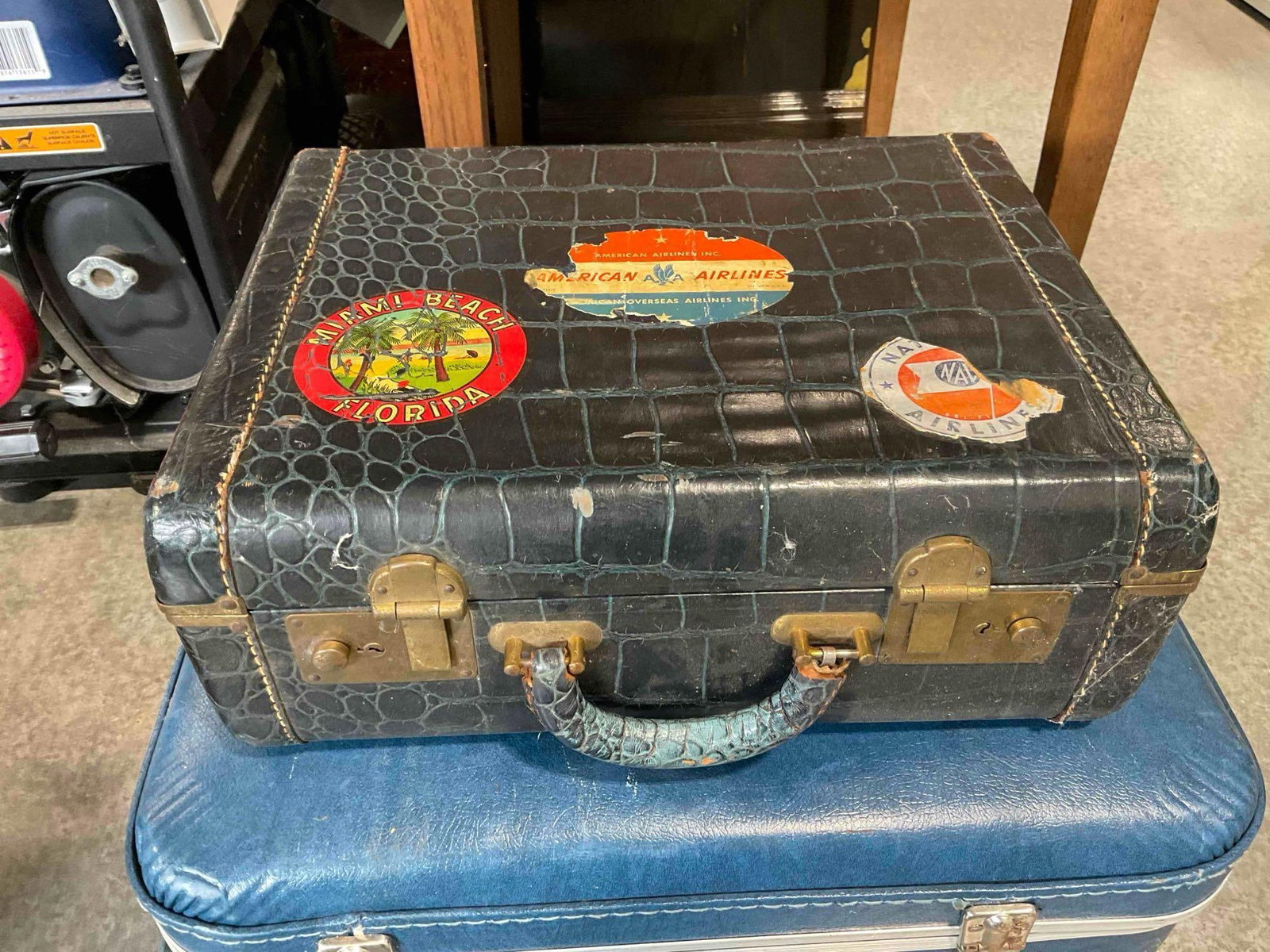 6 pcs Vintage Largely Vinyl Suitcases, Many Different Brands incl. Monarch & Much More! See pics. - 8