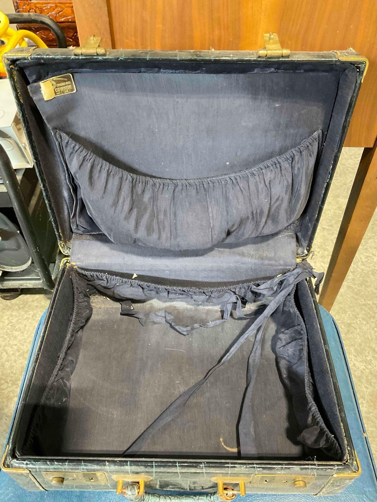 6 pcs Vintage Largely Vinyl Suitcases, Many Different Brands incl. Monarch & Much More! See pics. - 9