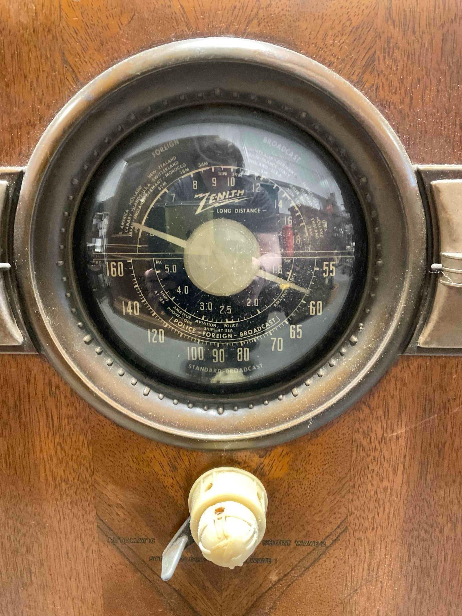 Vintage Zenith Condole Radio Model 10S470 in Art Deco Style Cabinet. Tested, No Response. - 3