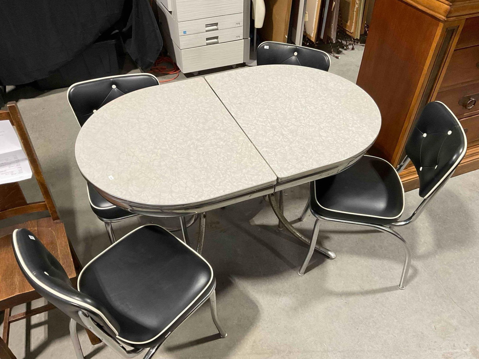 Vintage Dinette Set w/ Gray Formica Top Expanding? Table & 4x Black Vinyl Chairs. See pics.: Vintage Dinette Set w/ Gray Formica Top Expanding? Table & 4x Black Vinyl Chairs. Looks to be expandable, but Underside of table is rusted and doesn't look to have operated in years, could be fixe