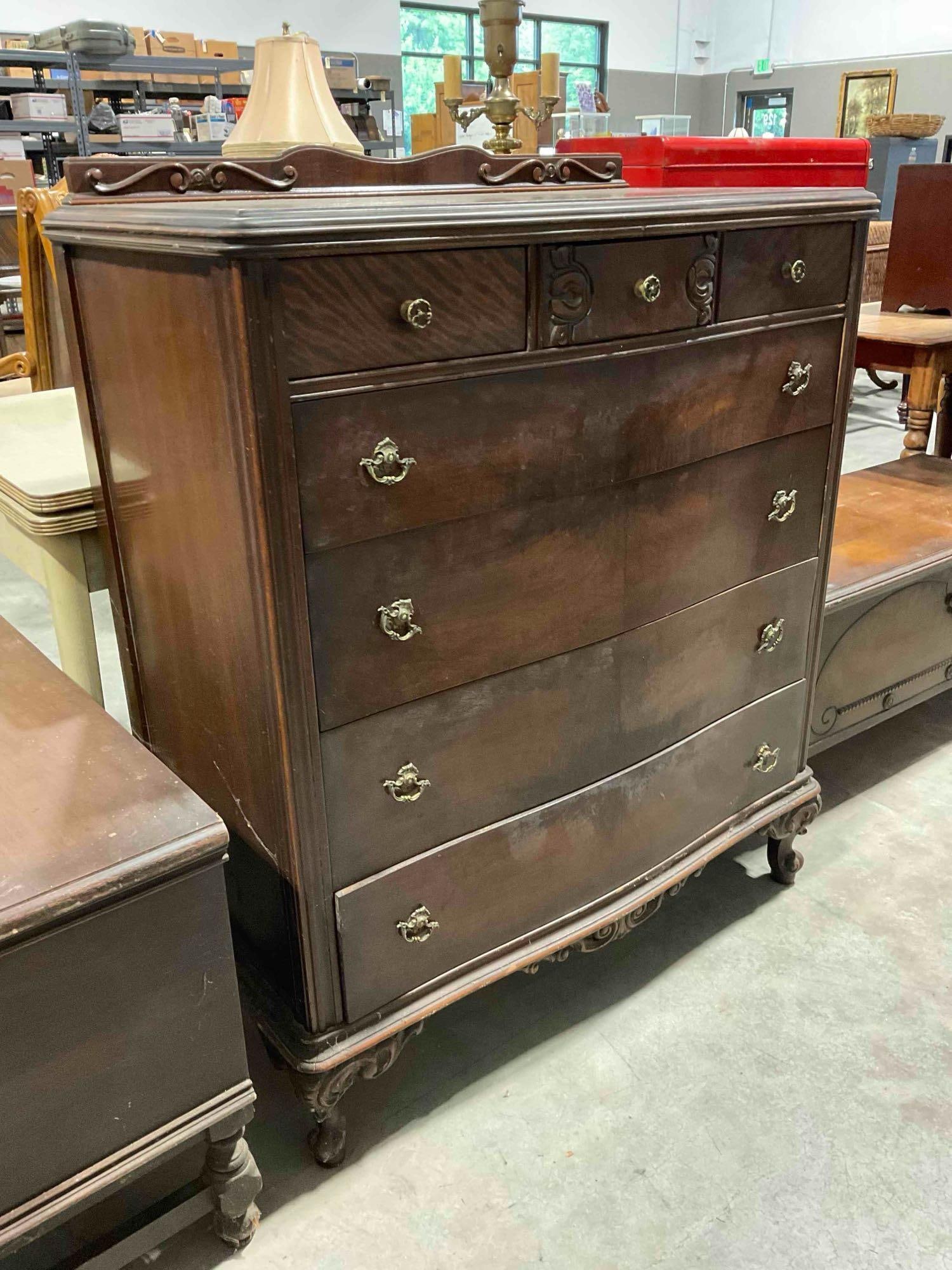 Vintage Mahogany? Wooden 7 Drawer Dresser w/ Carved Accents & Nice Grain. Fair Condition. - 3
