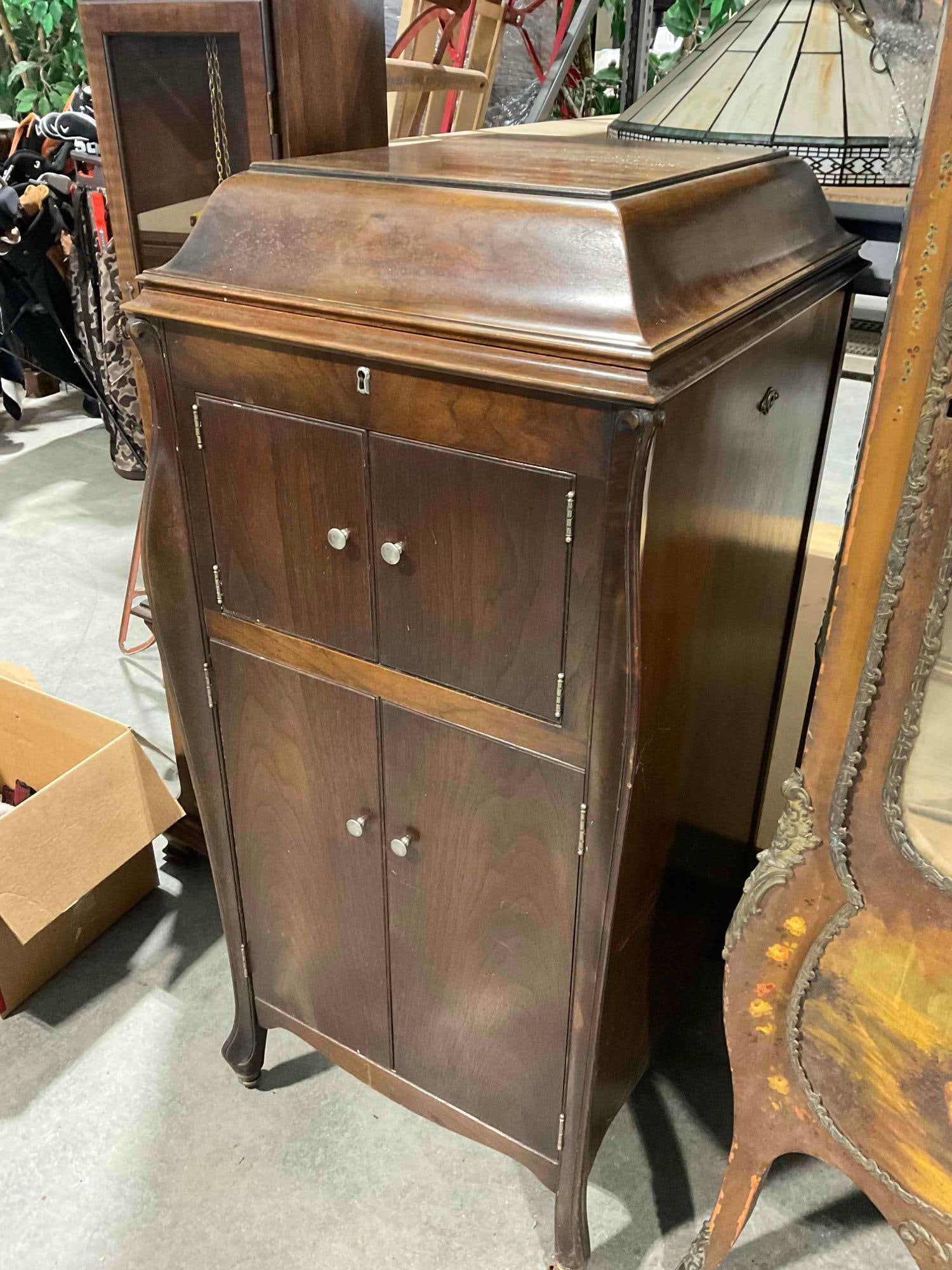 Antique Victrola Talking Machine Model VV-XI w/ Crank & Key. Good Condition. See pics. - 3