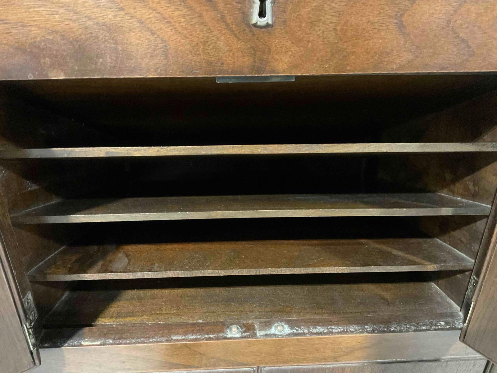 Antique Victrola Talking Machine Model VV-XI w/ Crank & Key. Good Condition. See pics. - 8
