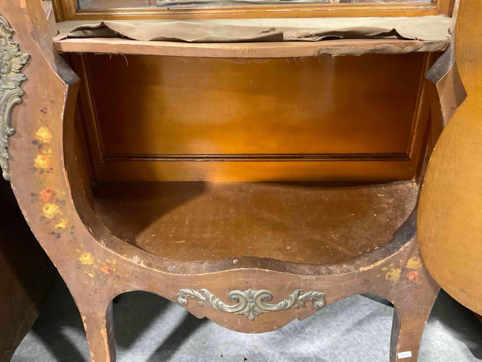 Antique French Vitrine Curio Cabinet w/ Hand Painted Details, Glass Shelves & Metal Accents. - 5