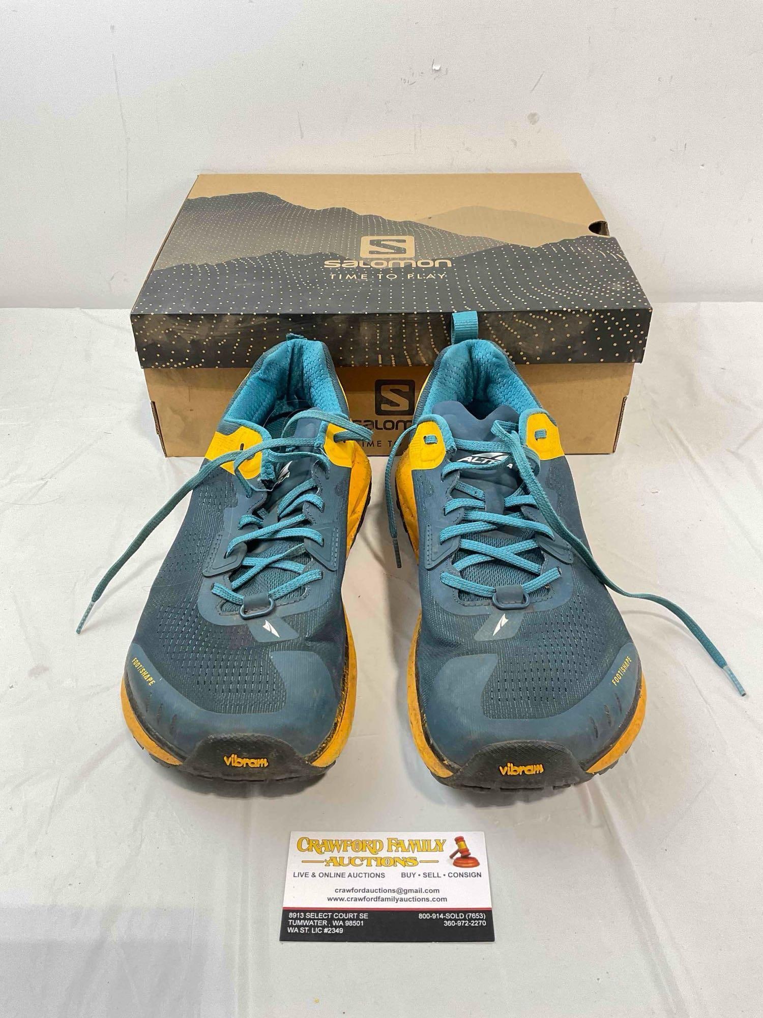 Salomon Cross Hike Mid GTX Running Shoes in Size US Men's 11 w/ Original Box. See pics.: Salomon Cross Hike Mid GTX Running Shoes in Size US Men's 11 w/ Original Box. Piece has wear indicative of age and use, otherwise looks to be in fair condition. Measures 14" x 11" x 6" DM-5910