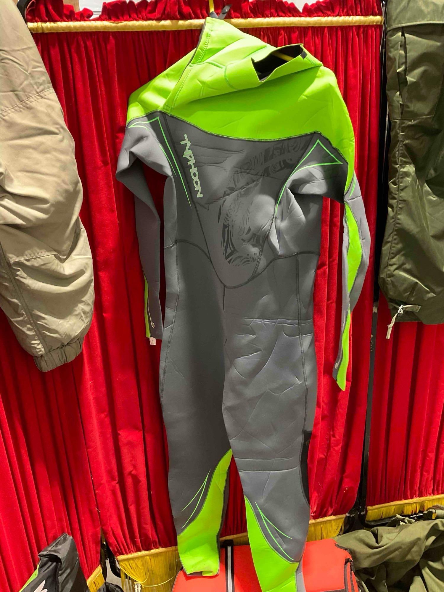 7 pcs Outdoor Gear, incl. Typhoon Wet Suit, CamelBak Water Pack & Much More! See pics. - 8