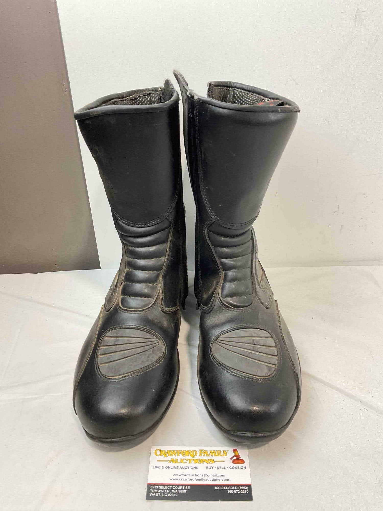 Can-Am 10 Black Leather Motorcycle Boots in Men's Size US 11. Good Condition. See pics. (1 of 7)