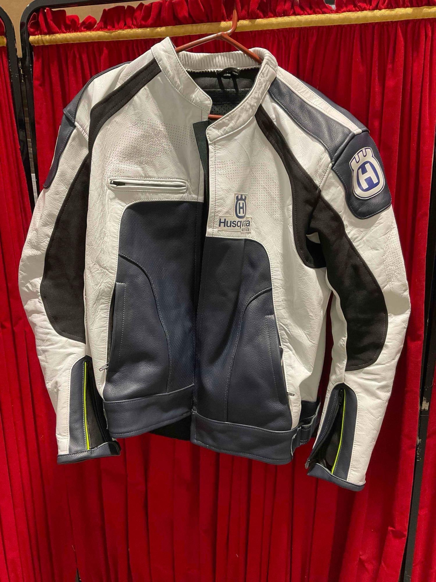 Husqvarna Black & White Leather Motorcycle Racing Jacket in Size 2XL. Good Condition. (1 of 6)