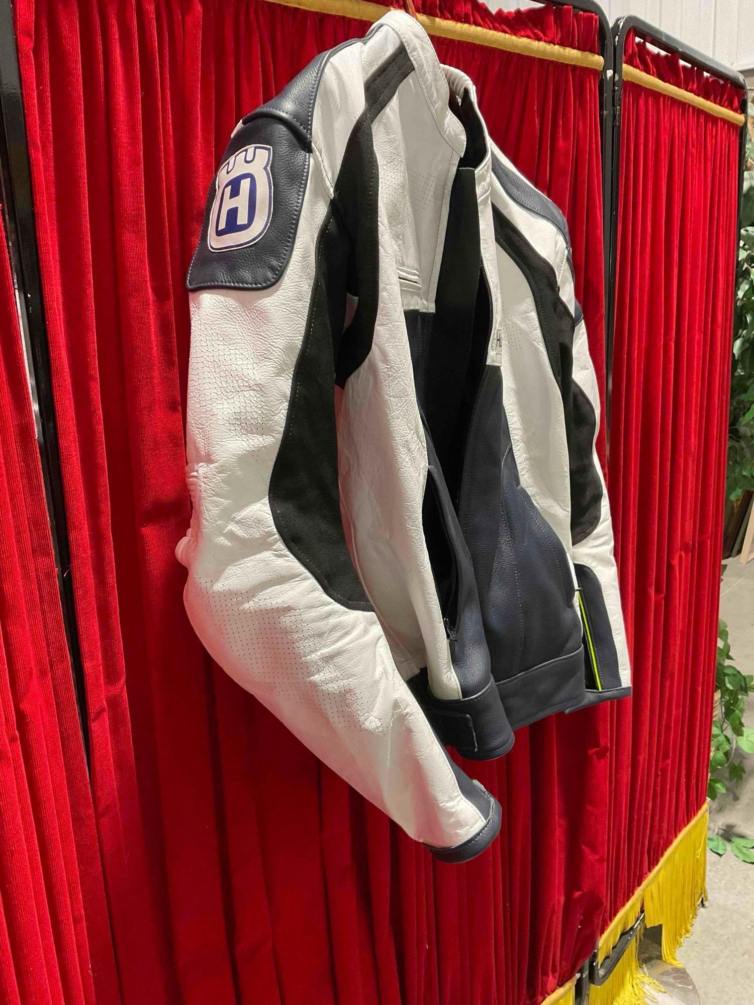 Husqvarna Black & White Leather Motorcycle Racing Jacket in Size 2XL. Good Condition. - 3