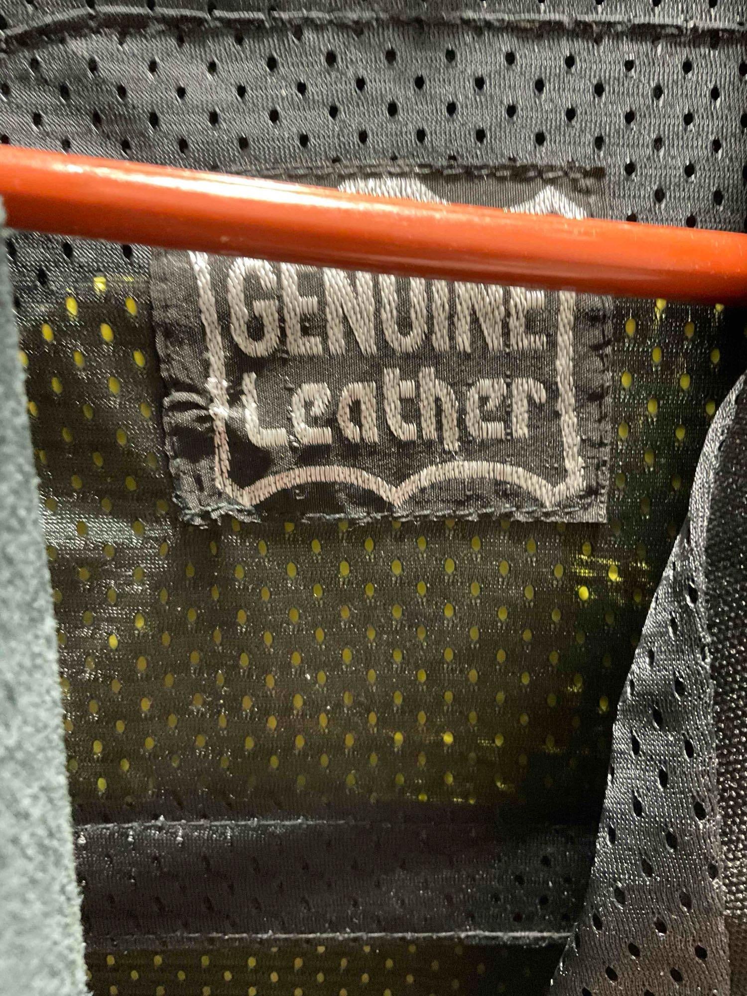 Husqvarna Black & White Leather Motorcycle Racing Jacket in Size 2XL. Good Condition. - 5