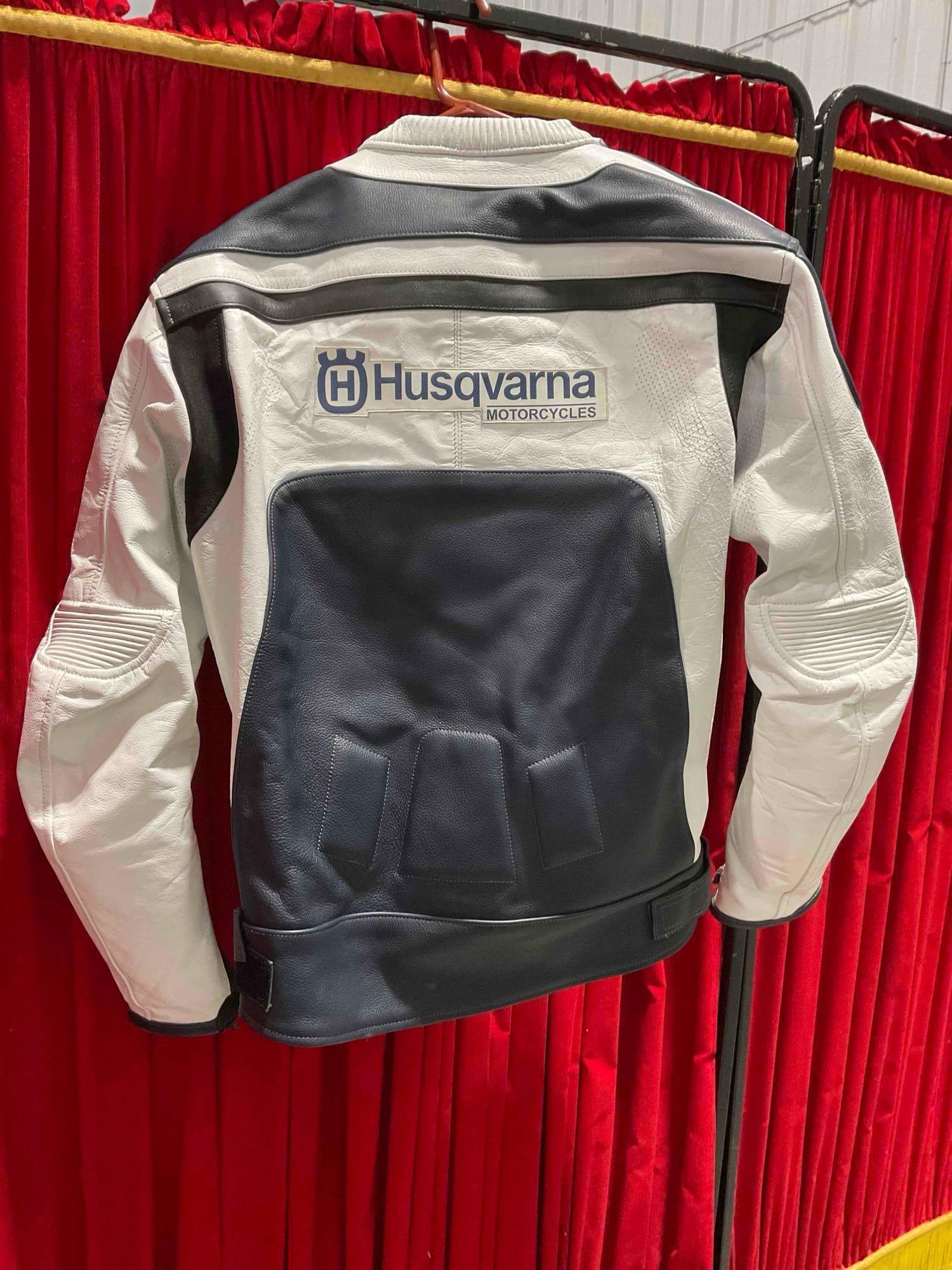 Husqvarna Black & White Leather Motorcycle Racing Jacket in Size 2XL. Good Condition. - 6