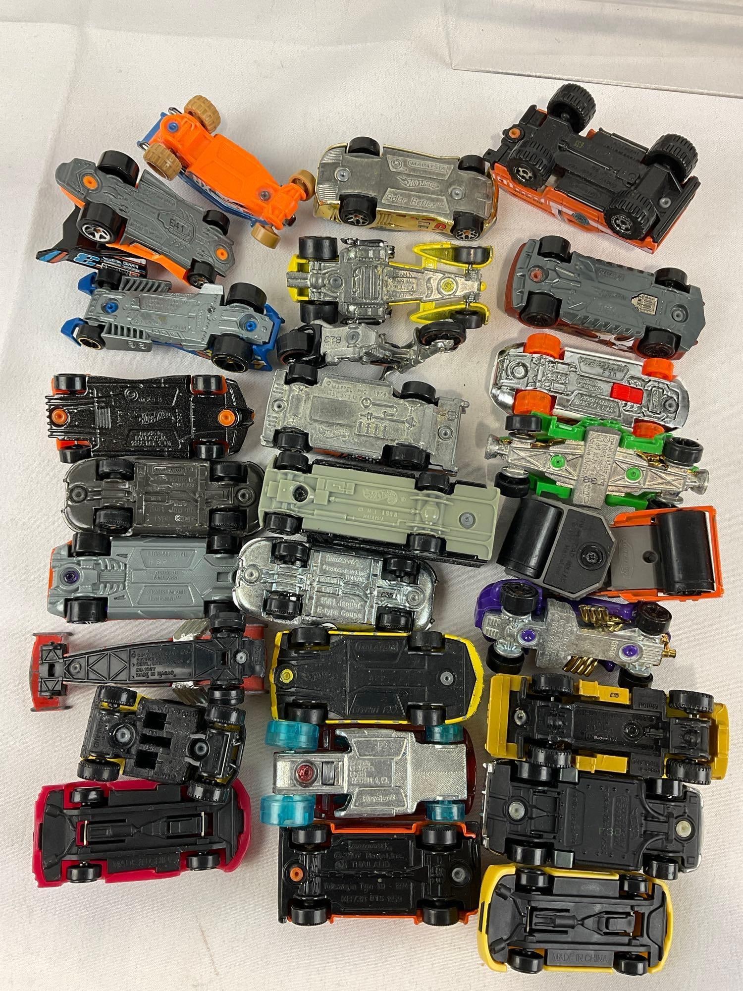 Collection of approx 60 Hot Wheels & Matchbox Cars, variety of pieces - 6