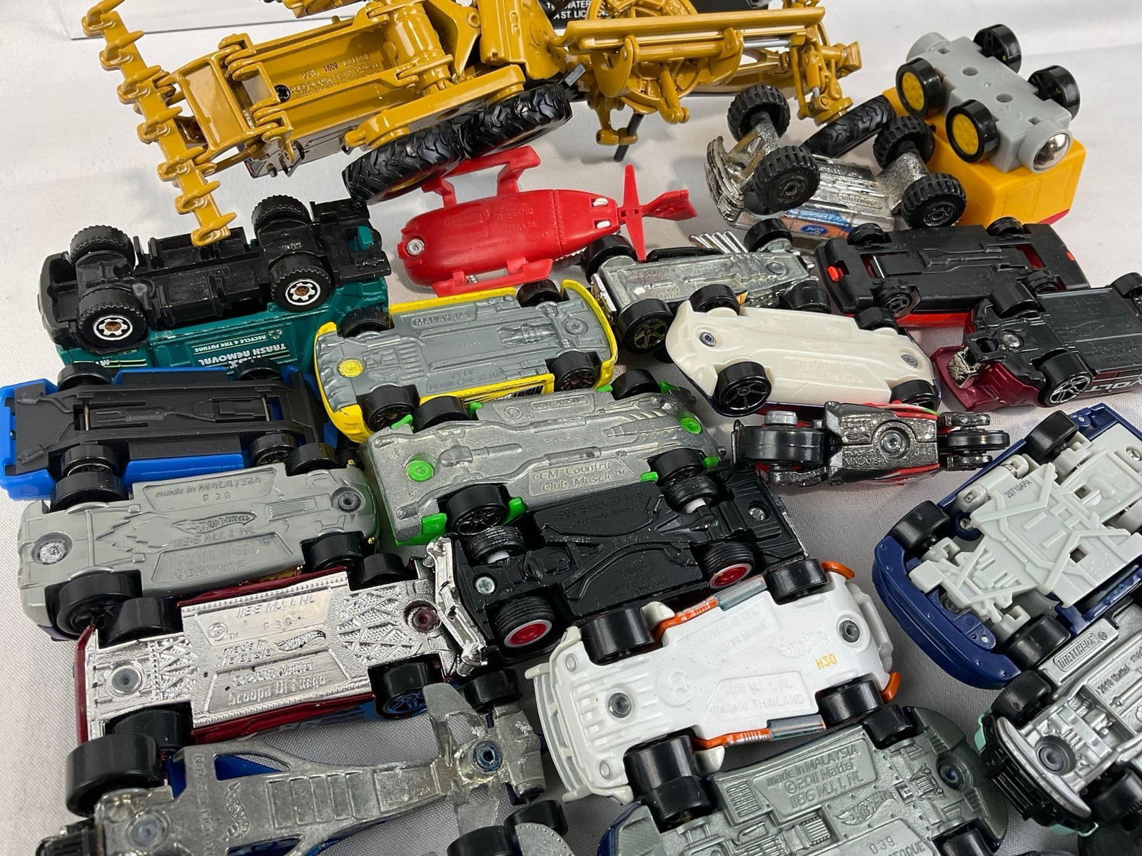 Collection of approx 60 Hot Wheels & Matchbox Cars, variety of pieces - 9