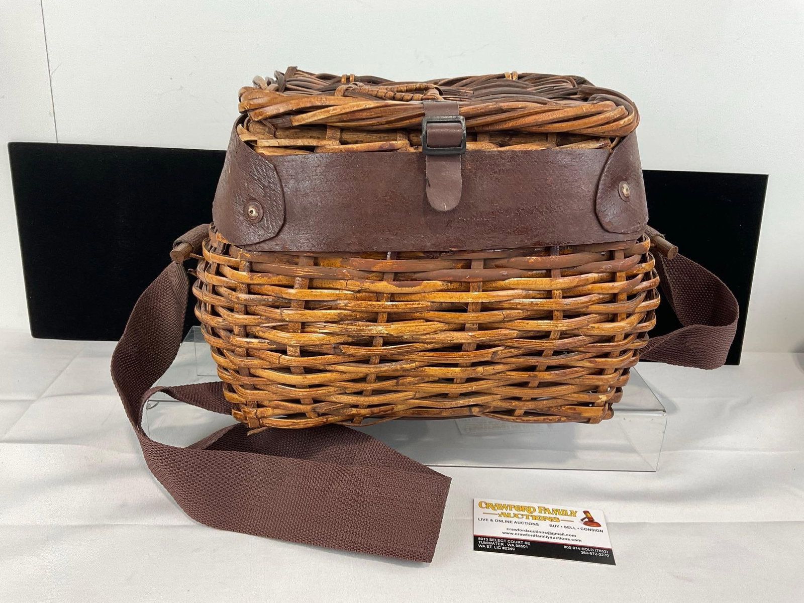 Vintage Wicker Fishing Creel Basket, w/Brown Leather Strap, made in the Philippines: Appears to be in good shape. The piece measures approx 10h x 14w x 9d inches. See pics. E-5860