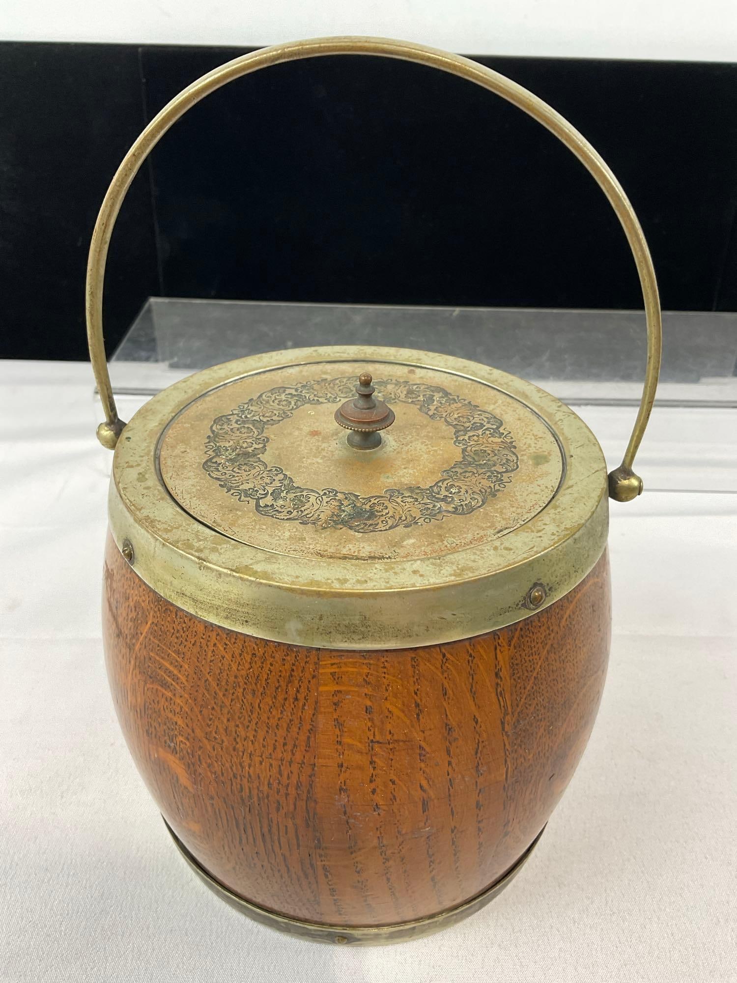 Antique Danier & Arter Silver Plated Carved Wooden Biscuit Barrel - 3