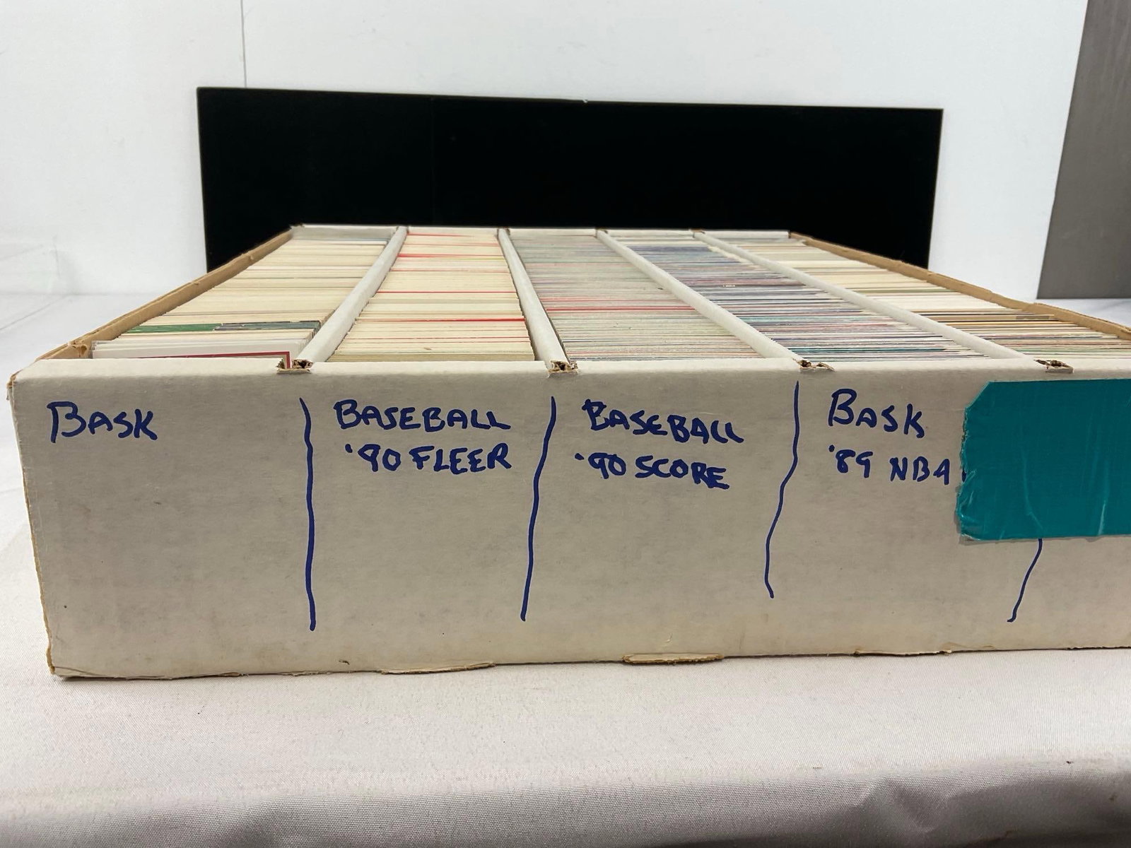Box of Vintage 5k Sports Cards, Basketball & Baseball, Upper Deck 90, Donruss 86, 90s Score & more - 4
