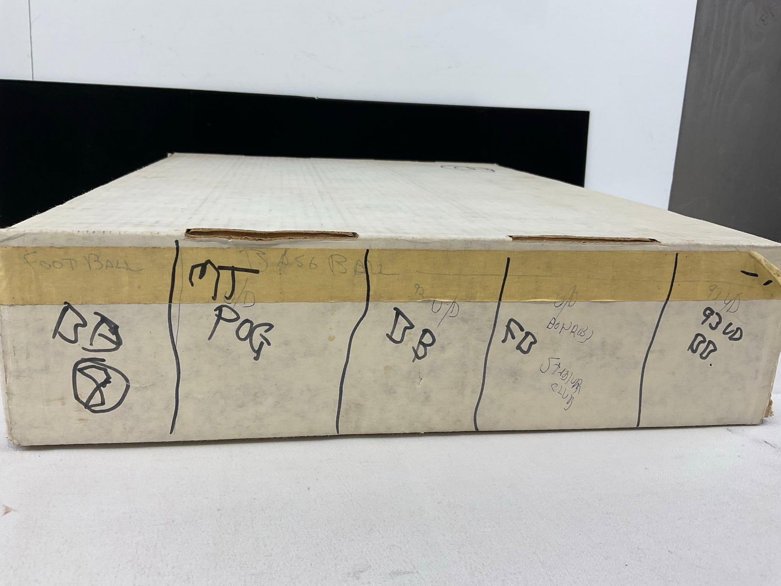 Box of Vintage 5k Sports Cards, 90s Football & Baseball, Topps, Upper Deck & more - 3