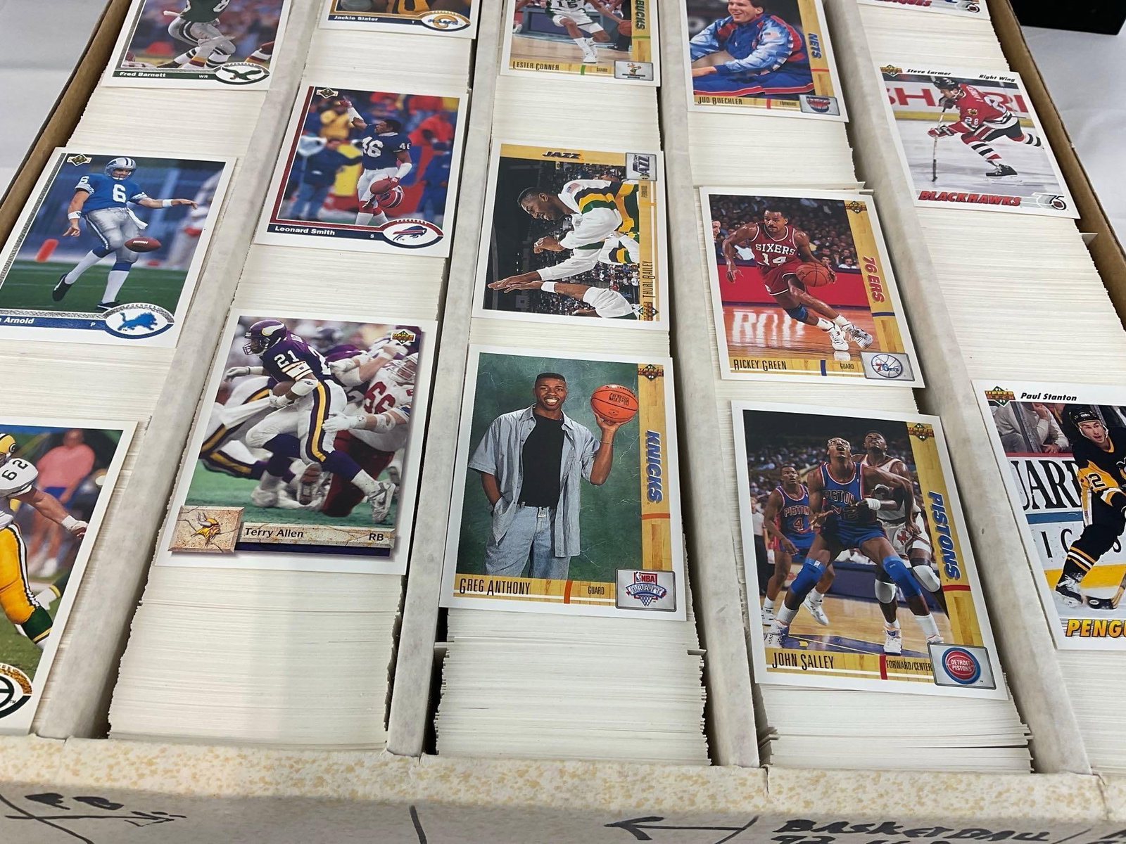 Box of Vintage 5k Sports Cards, 91-93 Football, Basketball, & Hockey, Upper Deck, & more - 3