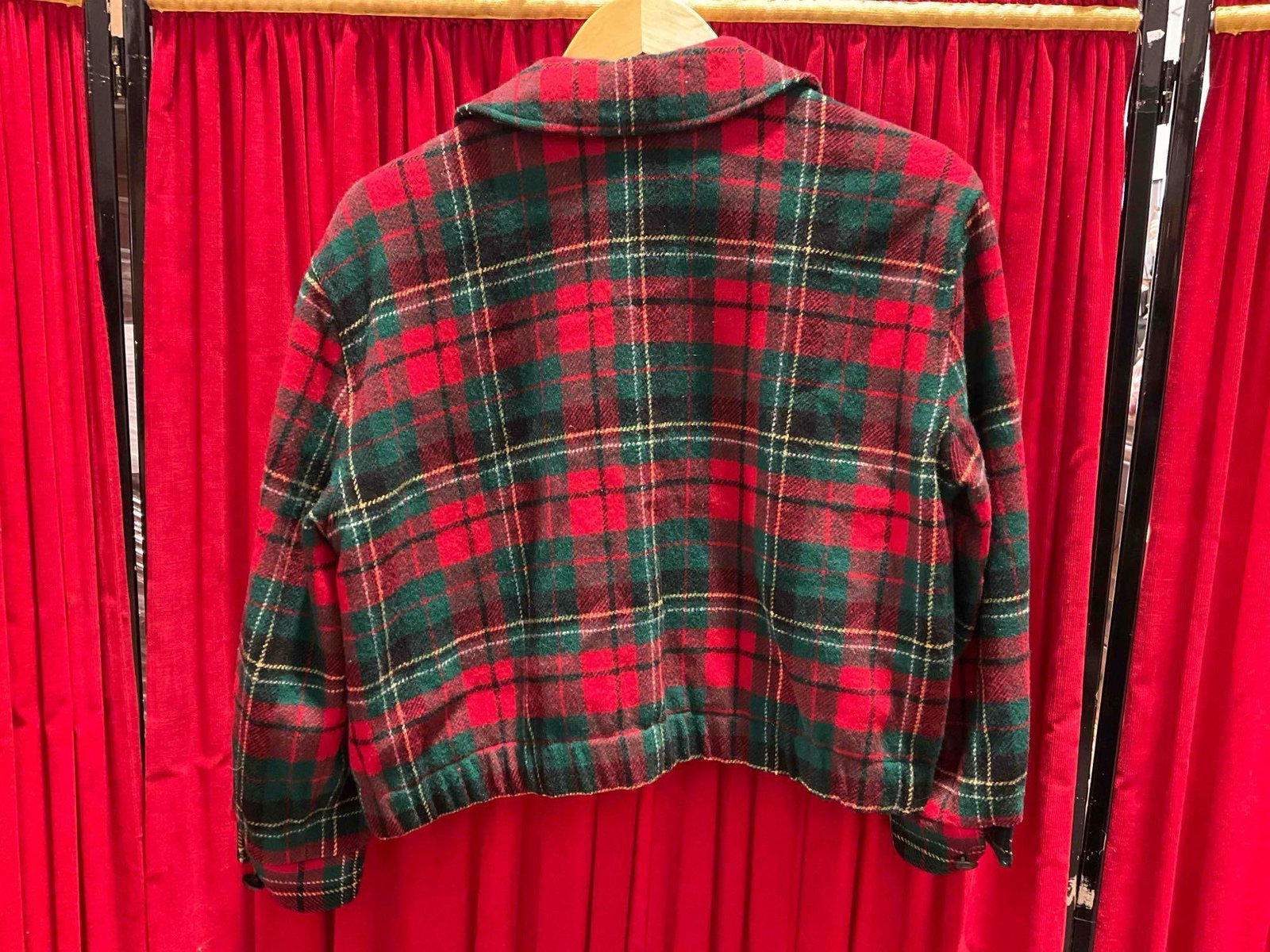 Vintage Pendleton Petite Ladies Wool Jacket in Red & Green Plaid. Good Condition. See pics. - 6