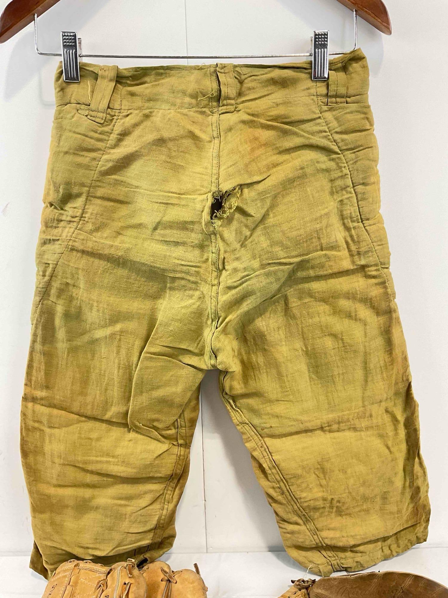 5 pcs Vintage Sports Gear., incl. 2x Leather Baseball Gloves from Wilson & Rawlings. See pics. - 13